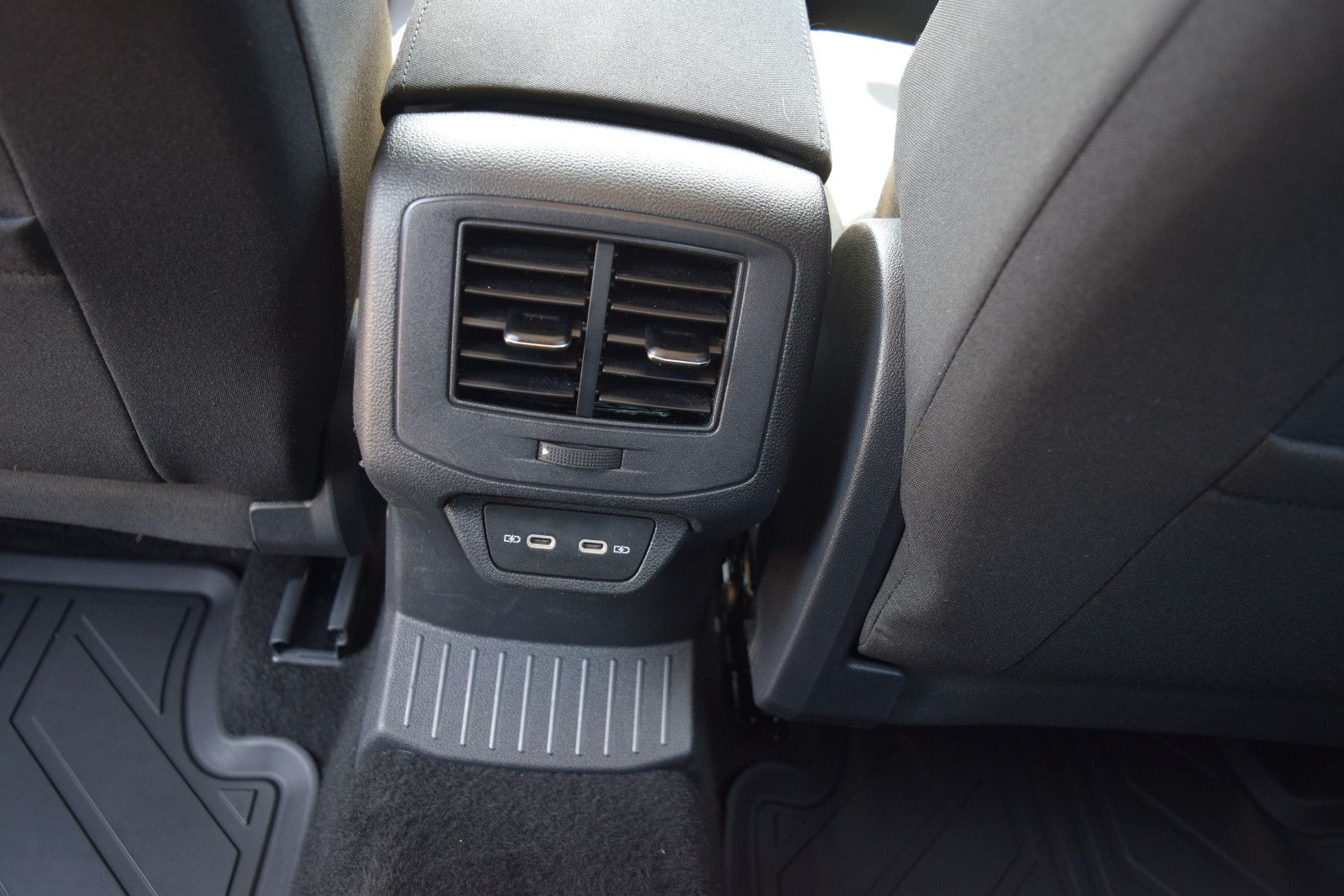 Volkswagen T-Roc Life - Samsaru's Car Outlet