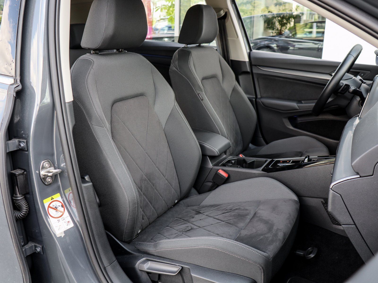 Volkswagen Golf Style 2.0 TDI DSG - Samsaru's Car Outlet