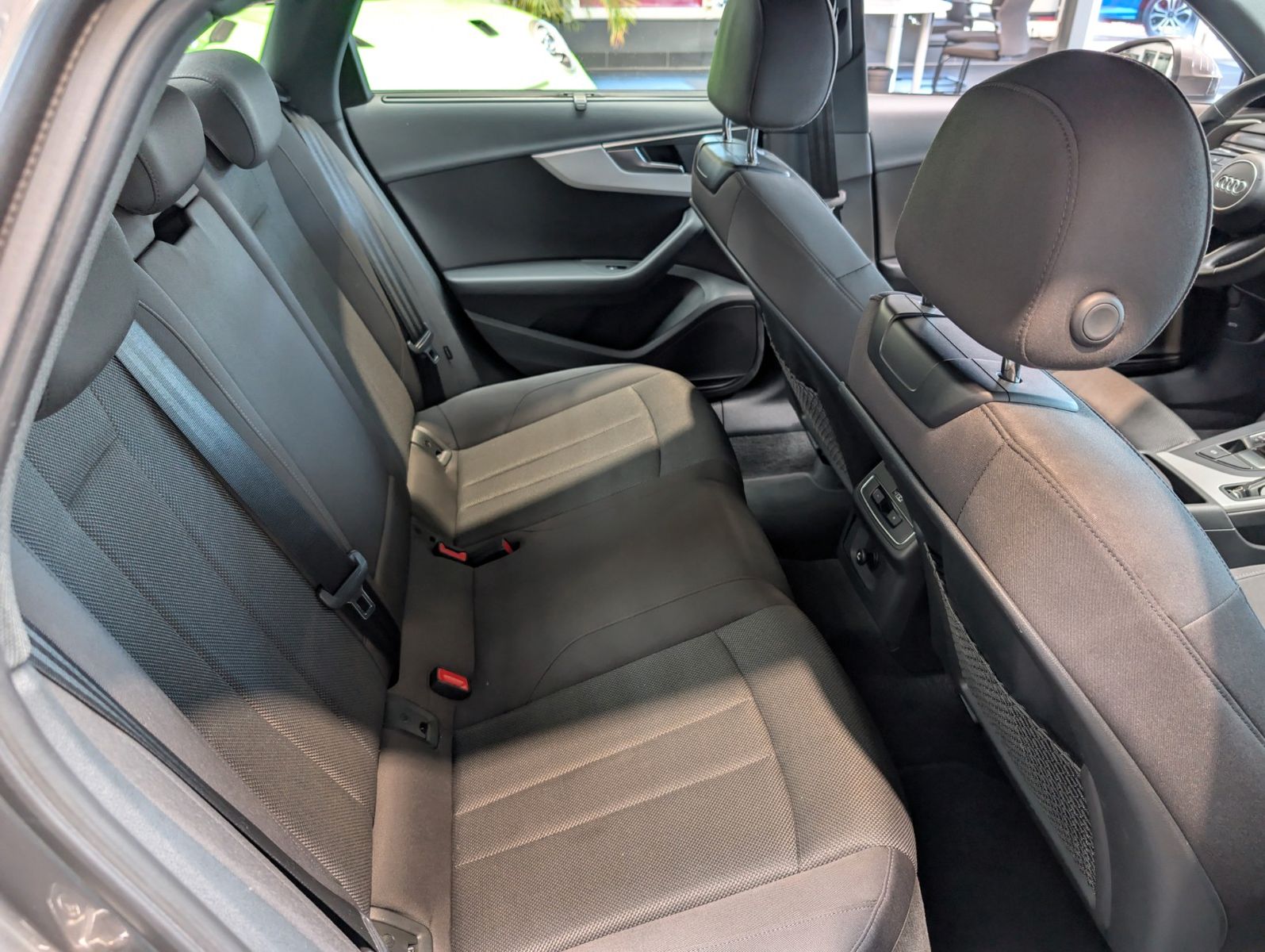 Audi A4 Lim 40 TDI S tronic advanced - Samsaru's Car Outlet