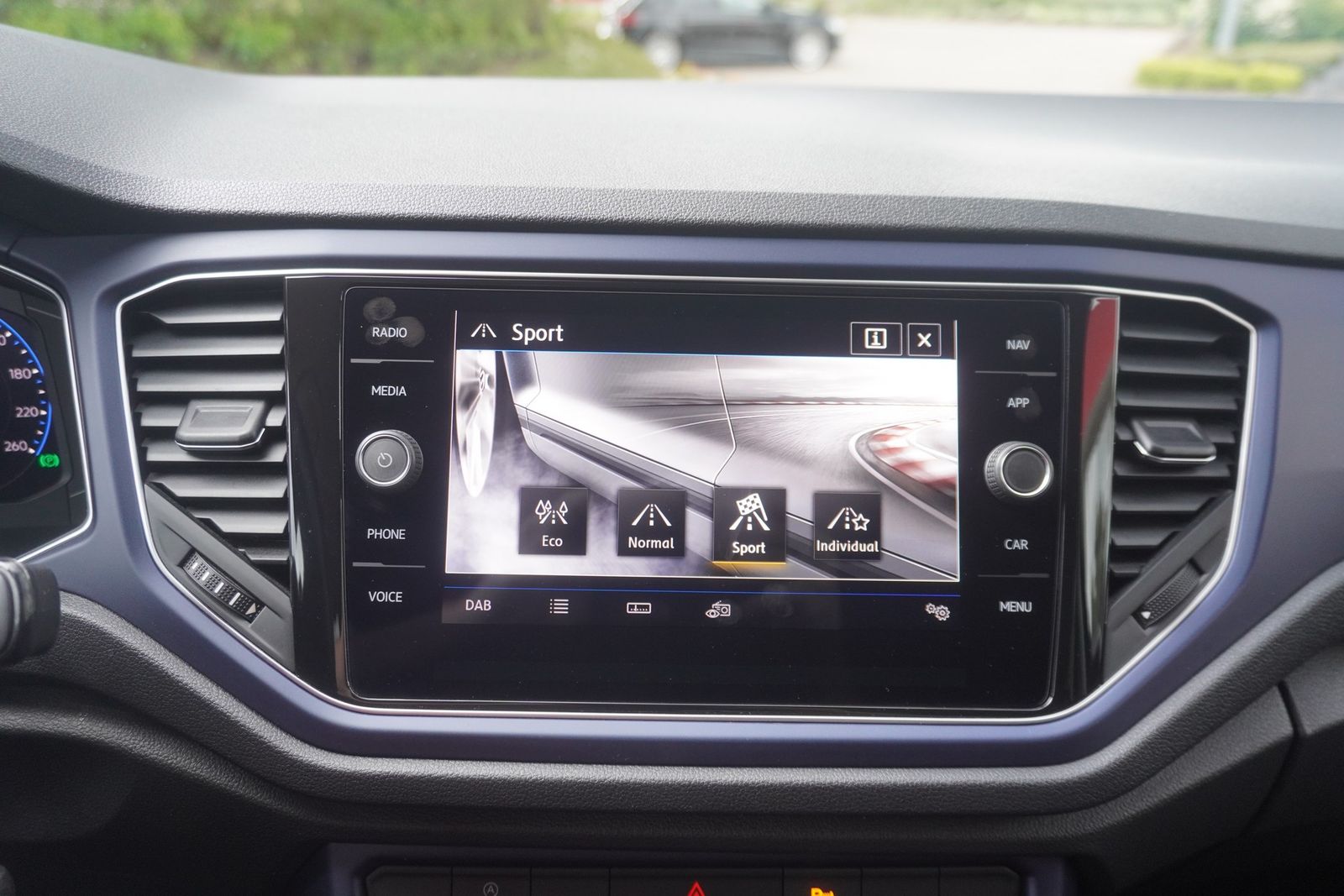 Volkswagen T-Roc 2.0 TDI R-Line 4M DSG - Samsaru's Car Outlet