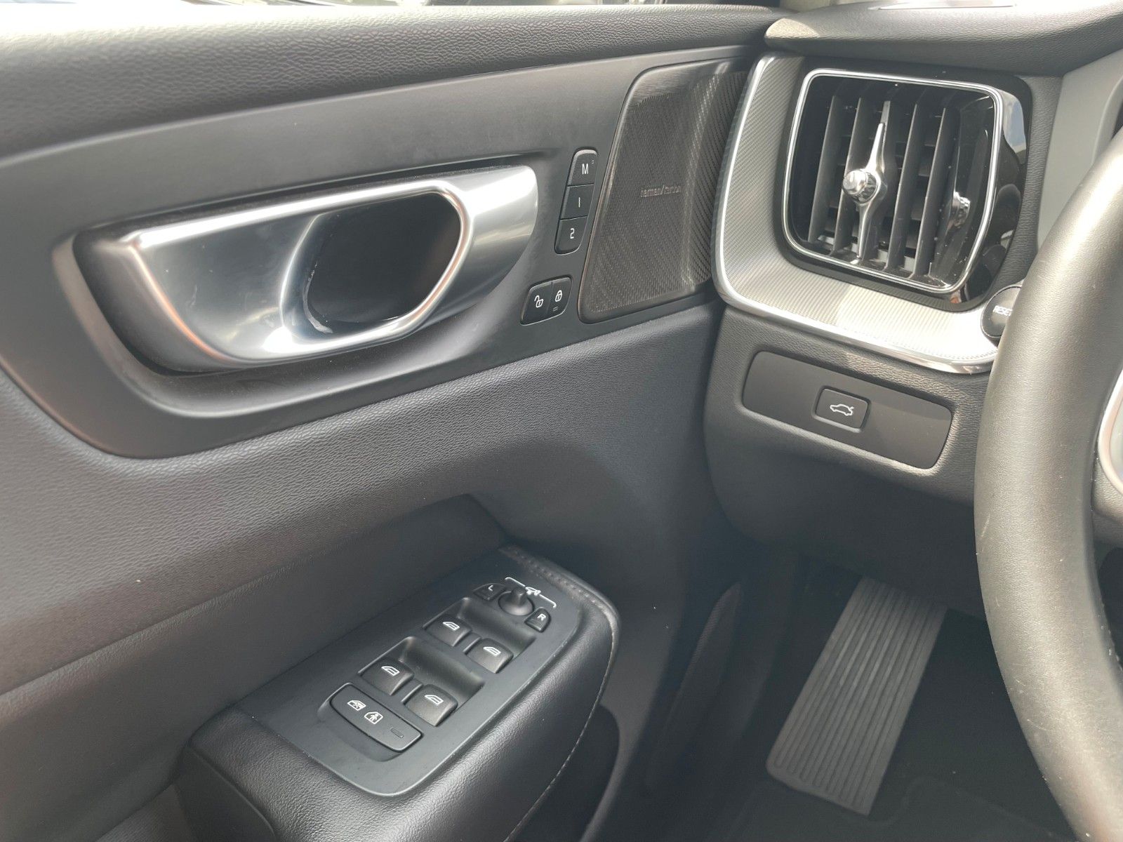Volvo XC60 B5 AWD PLUS DARK-360-BLIS-H/K-Pilot-VollLED