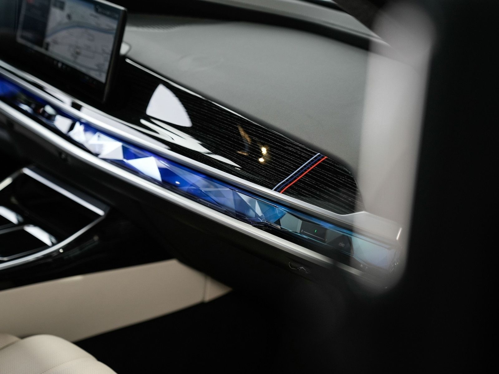 BMW 740d xDrive M SPORT PRO Sky-Lou. Autotür. FOND