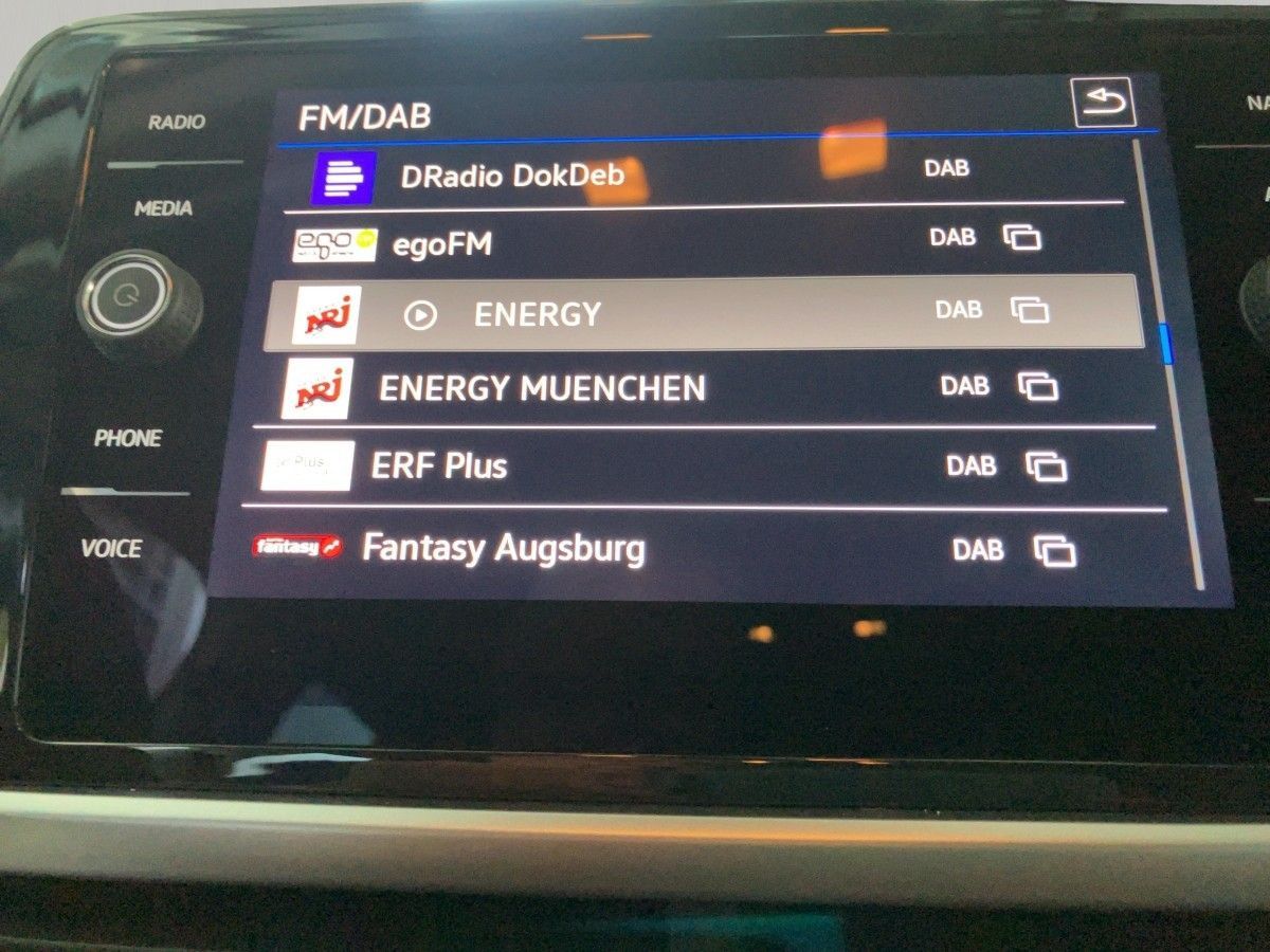 Volkswagen T-ROC 1.0 TSI LIFE - Samsaru's Car Outlet