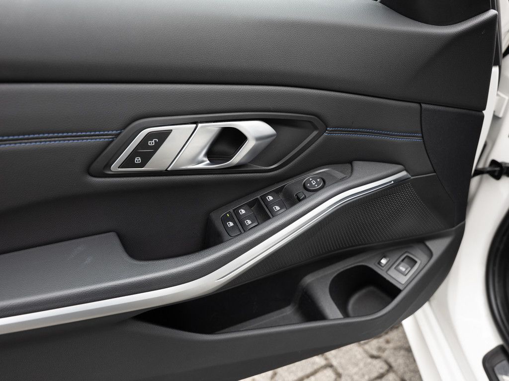 BMW 330e Touring M-Sportpaket - Samsaru's Car Outlet