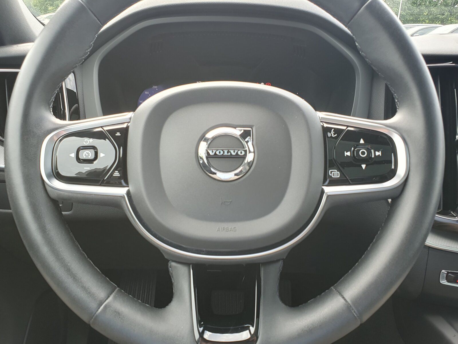 Volvo XC60 Recharge T6 R-Design PANO|