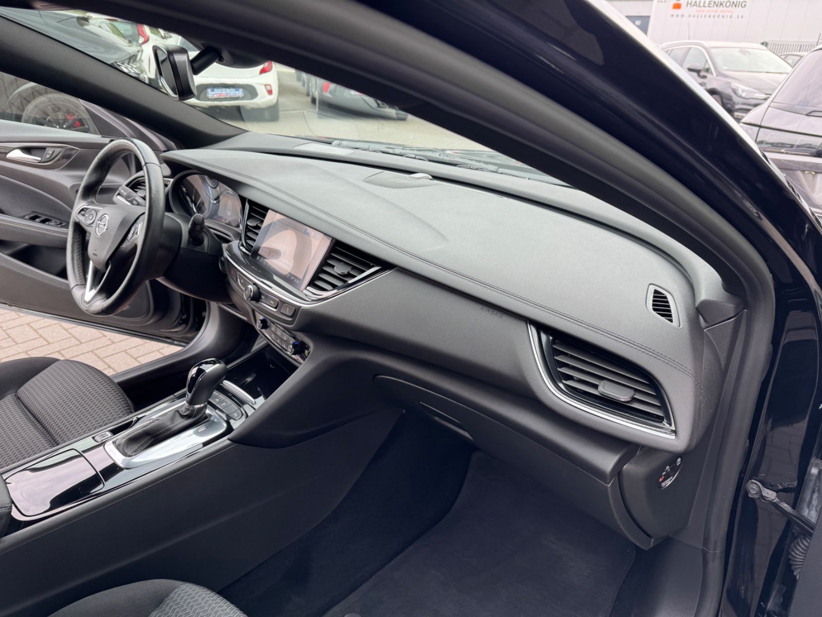 Opel Insignia B Sports Tourer Business - Samsaru's Car Outlet
