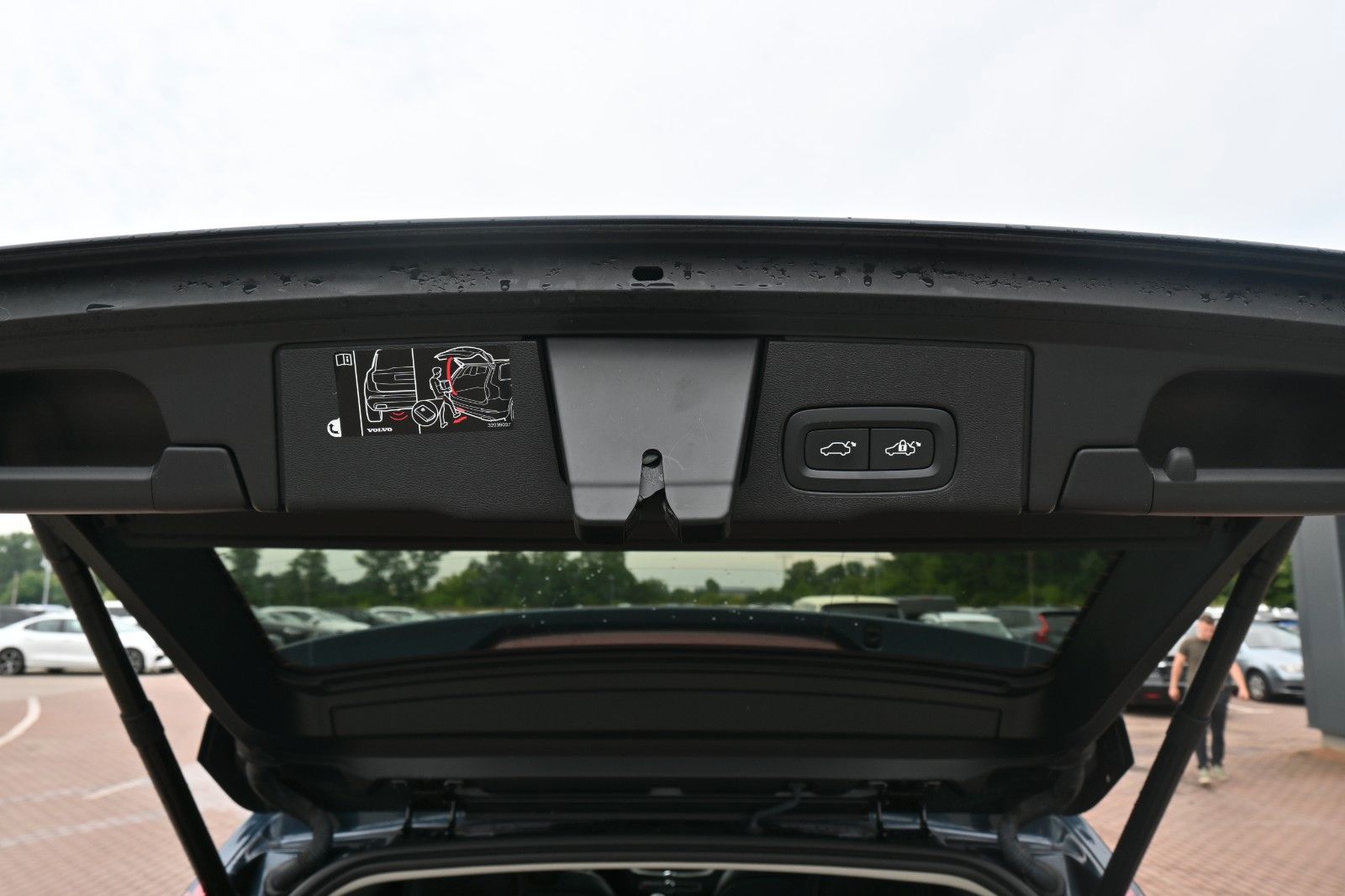 Volvo XC 60 Inscript. T8 PHEV AWD*HUD*Massage*Luft*AHK