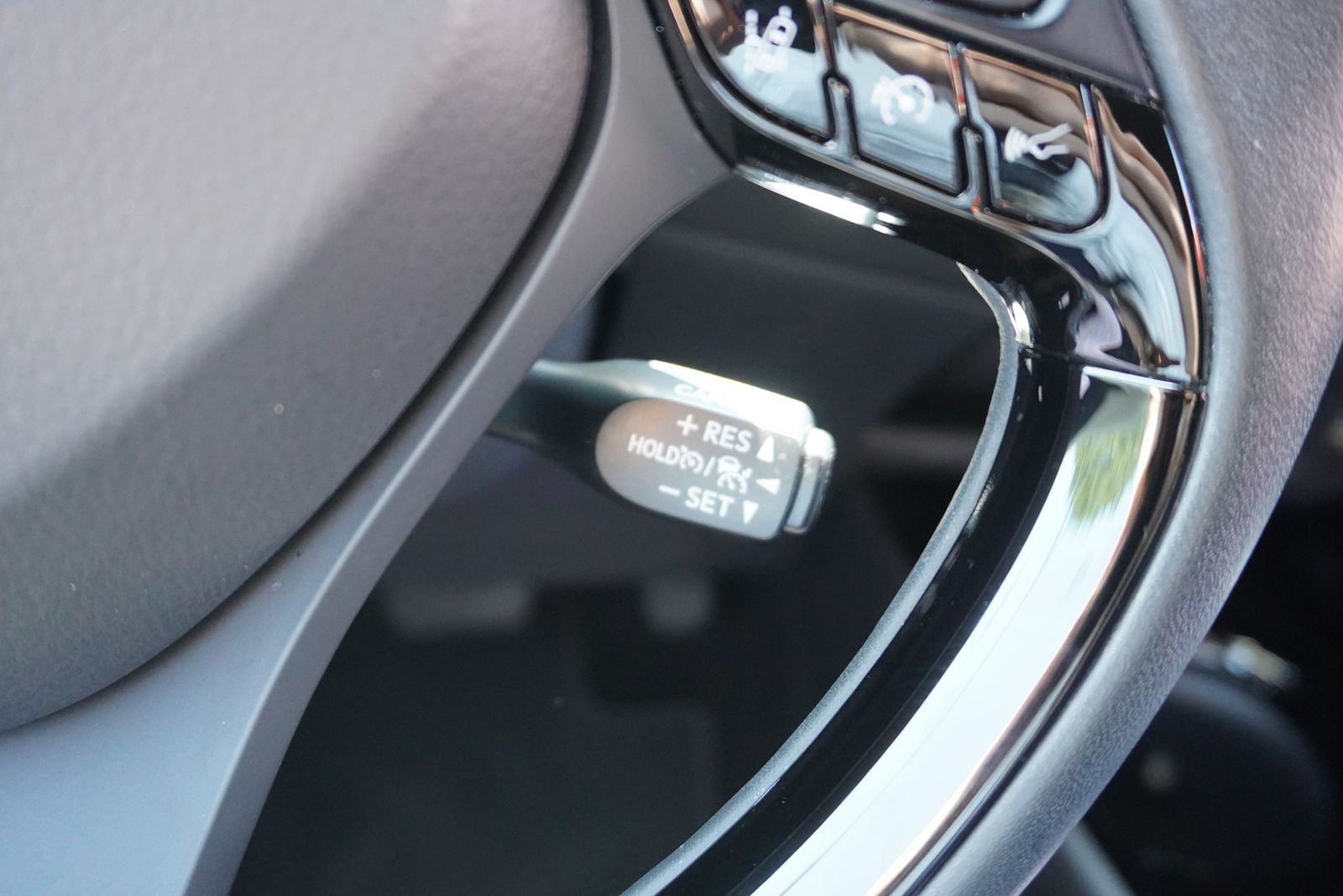 Toyota C-HR 1.8 Hybrid - Samsaru's Car Outlet