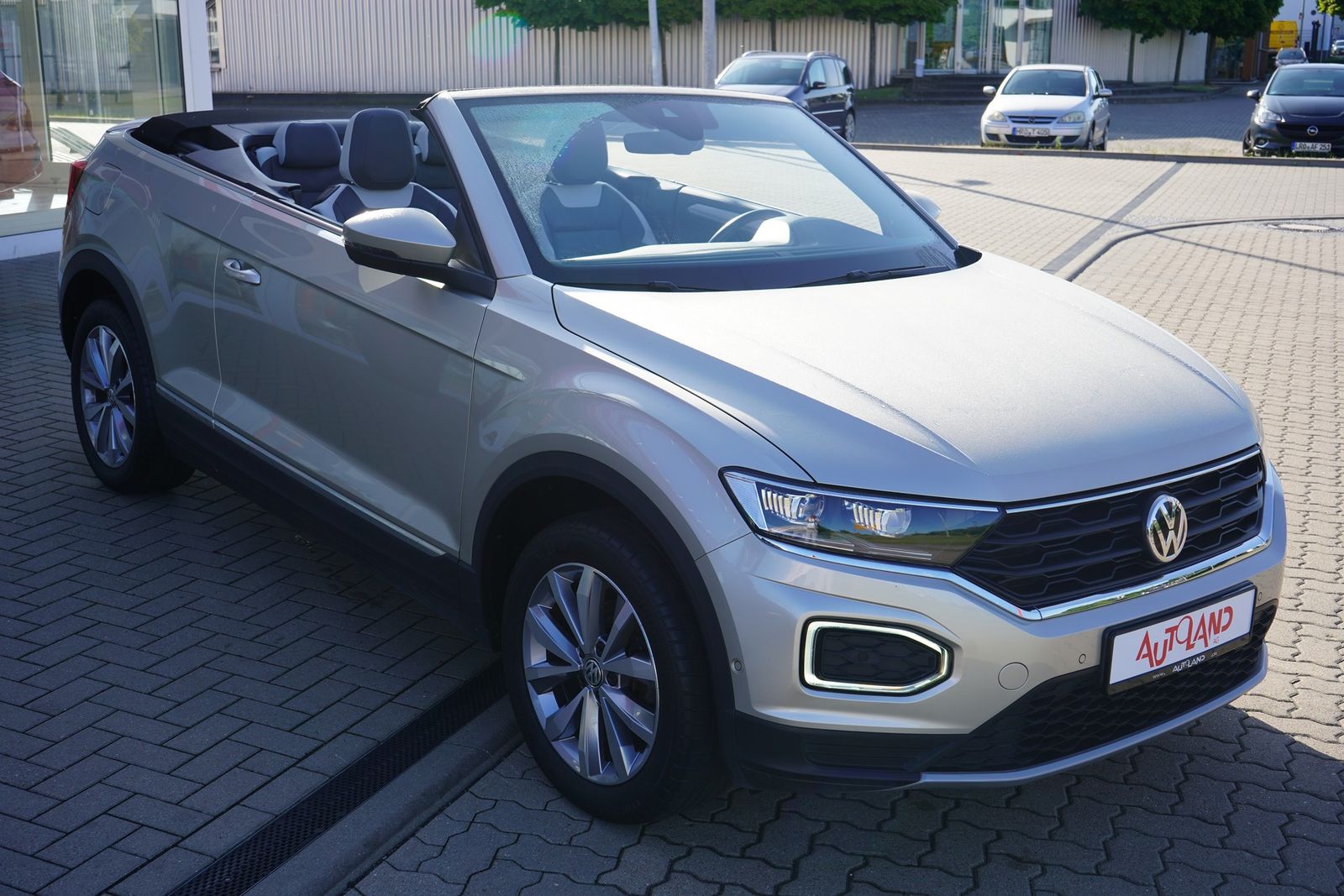 Volkswagen T-Roc 1.5 TSI Style - Samsaru's Car Outlet