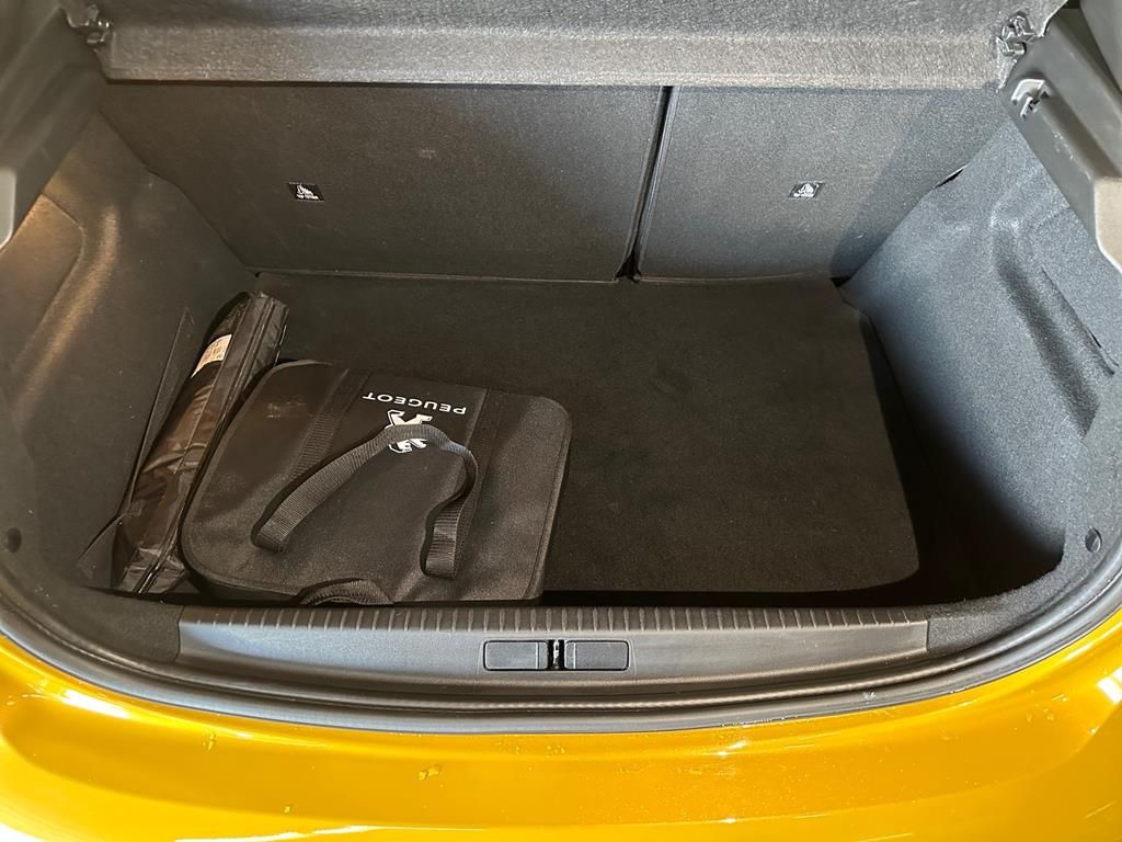 Peugeot e-208 Allure - Samsaru's Car Outlet