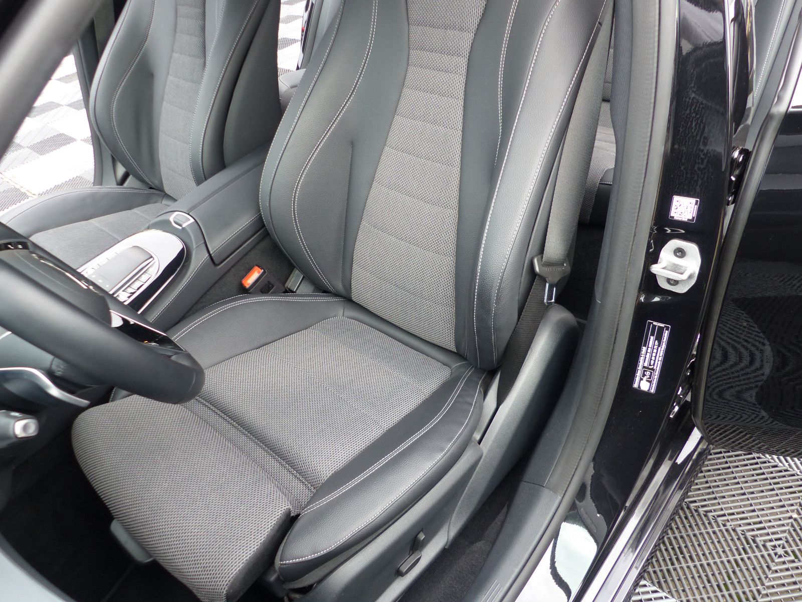Mercedes-Benz E 220 d AVANGARDE - Samsaru's Car Outlet
