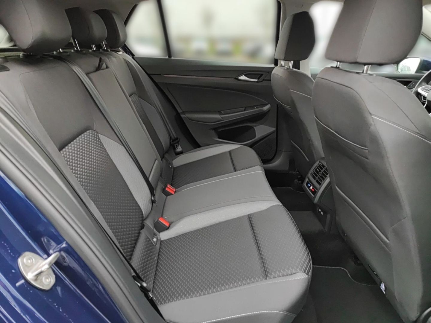 Volkswagen Golf 8 VIII Active eTSI - Samsaru's Car Outlet