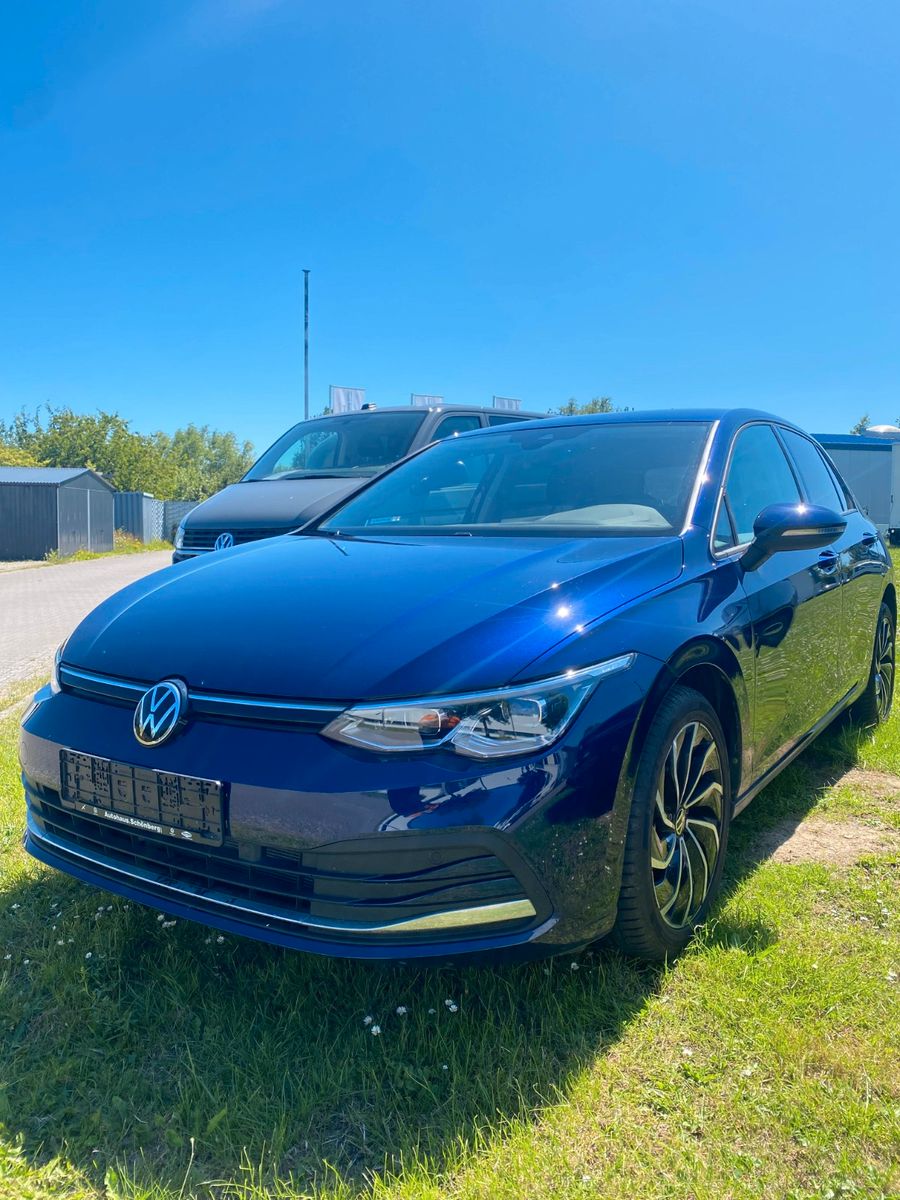 Volkswagen Golf VIII Lim. Active - Samsaru's Car Outlet