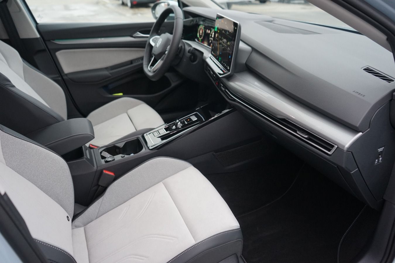 Volkswagen Golf VIII 1.5 eTSI Style*Head-up*AHK*360°*LED*