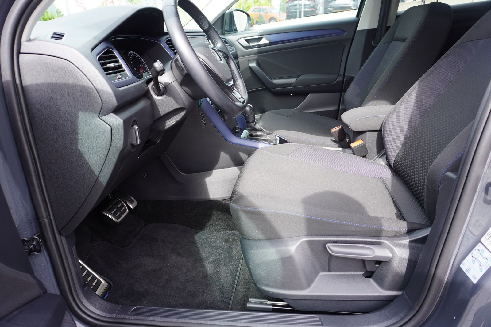 Volkswagen T-Roc 1.5 16V TSI United - Samsaru's Car Outlet