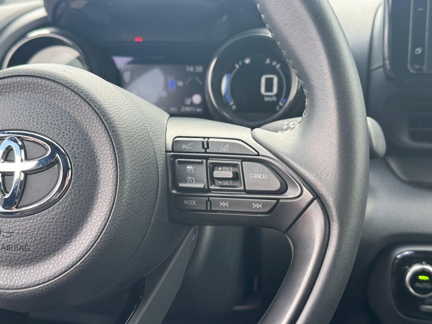Toyota Yaris Hybrid 1.5 Style *HUD*Teilleder*SHZ*CAM*PD