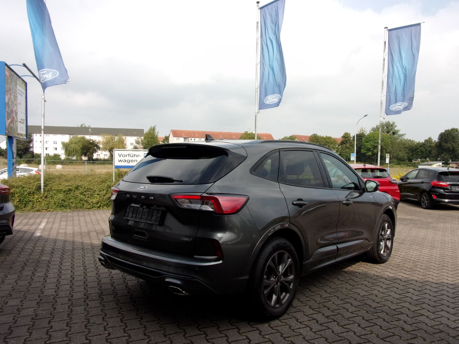 Ford Kuga Plug-In Hybrid ST-Line X - Samsaru's Car Outlet