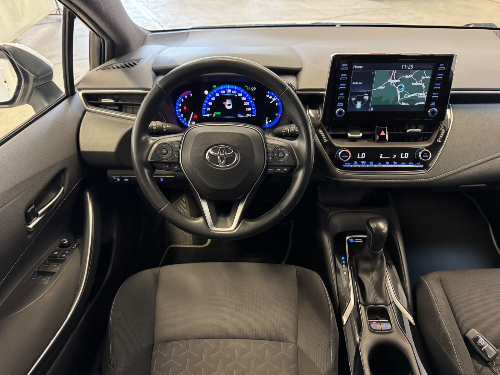 Toyota Corolla 1.8 Hybrid Business Edition - Samsaru's Car Outlet