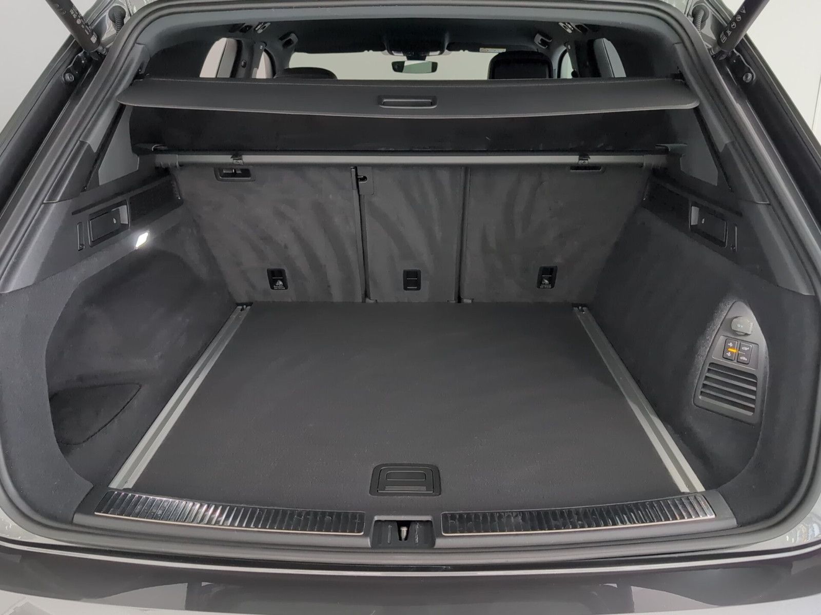 Volkswagen Touareg R Line AHK Luft Black Night 21" IQ-Matri