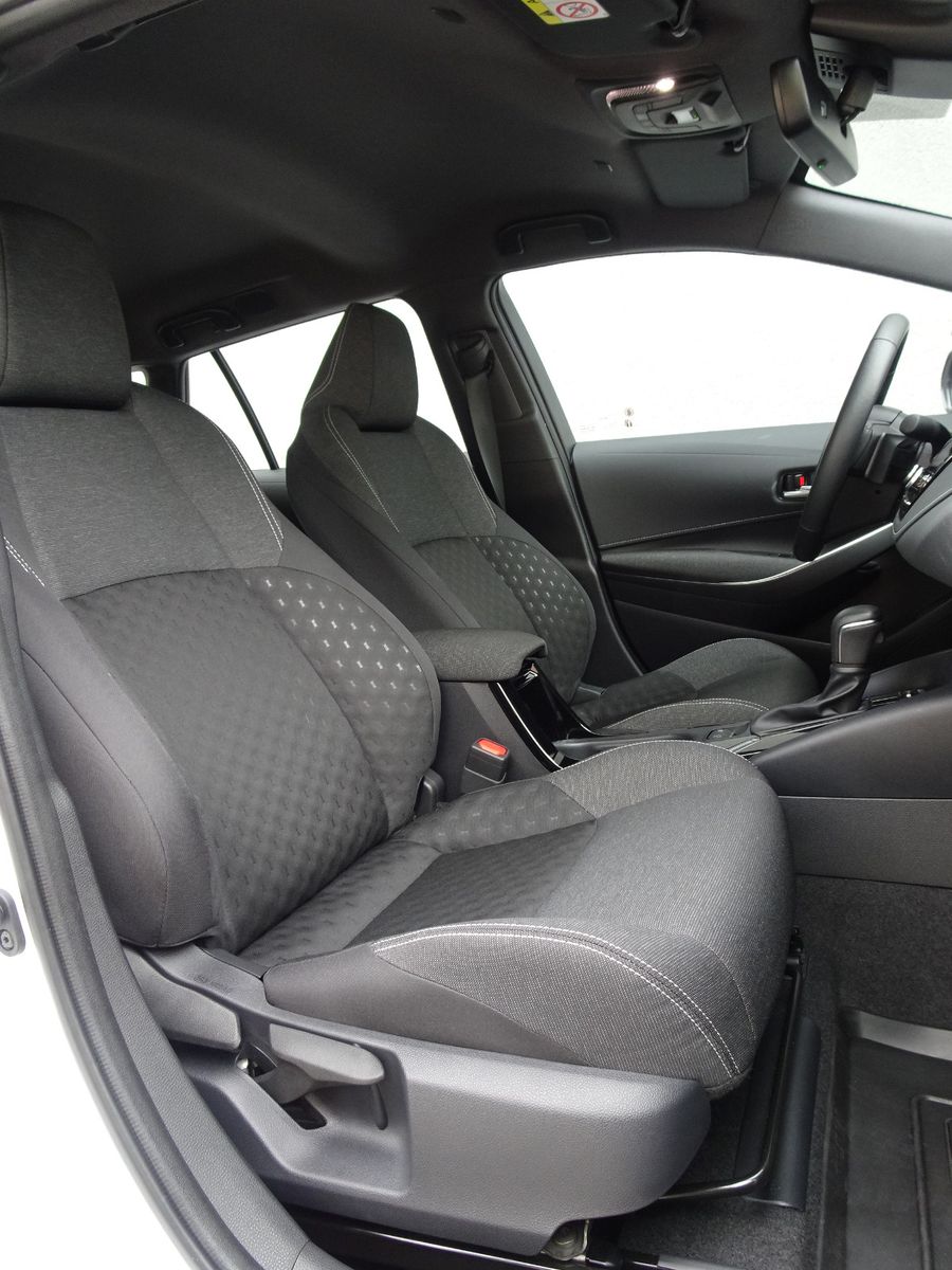 Toyota Corolla Touring Sports 2.0 Hybrid Business - Samsaru's Car Outlet