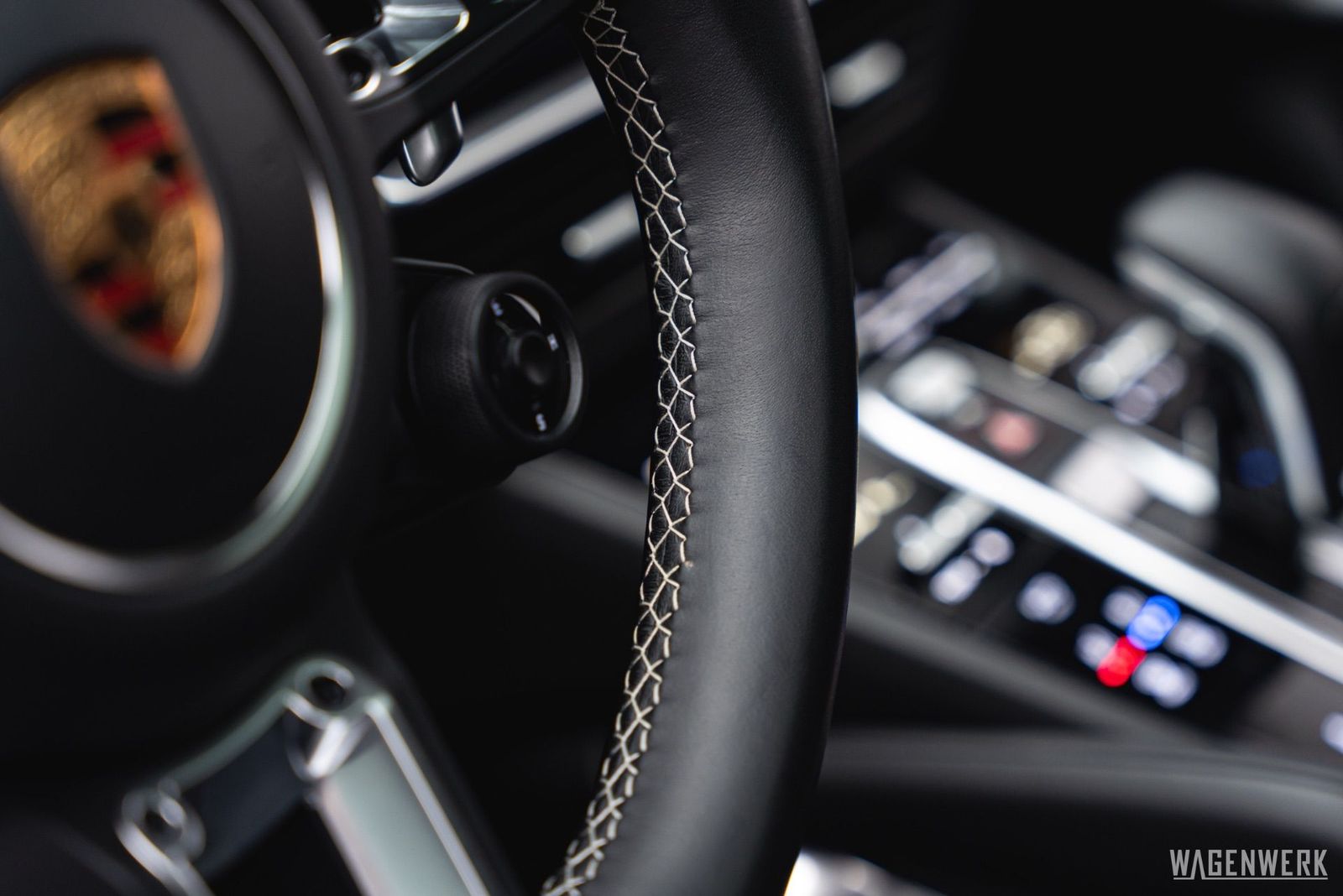 Porsche Cayenne Coupé Turbo S E-Hybrid MASSAGE AHV INNOD