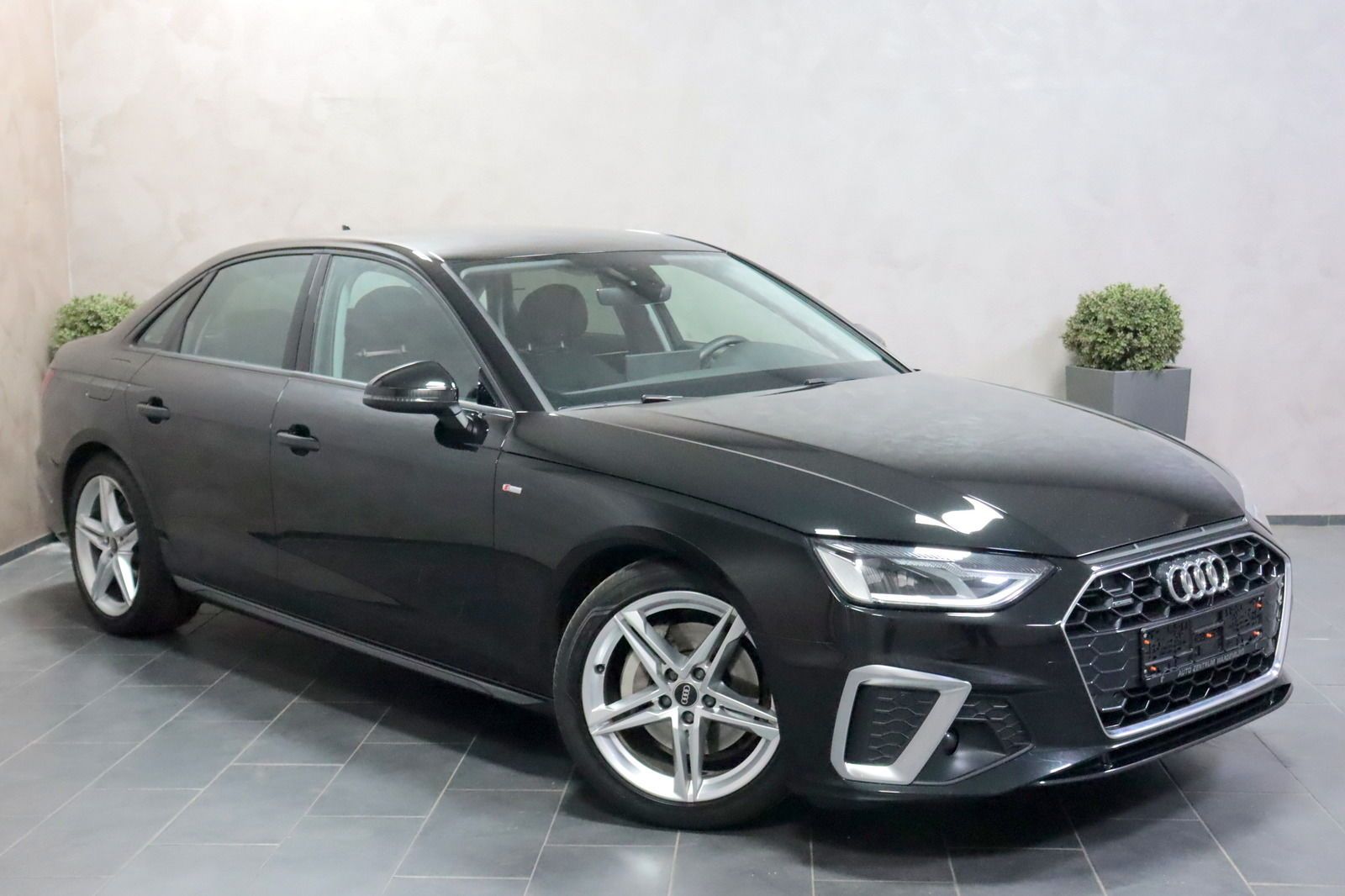 Audi A4 Lim. 40 TFSI Quattro S Line - Samsaru's Car Outlet