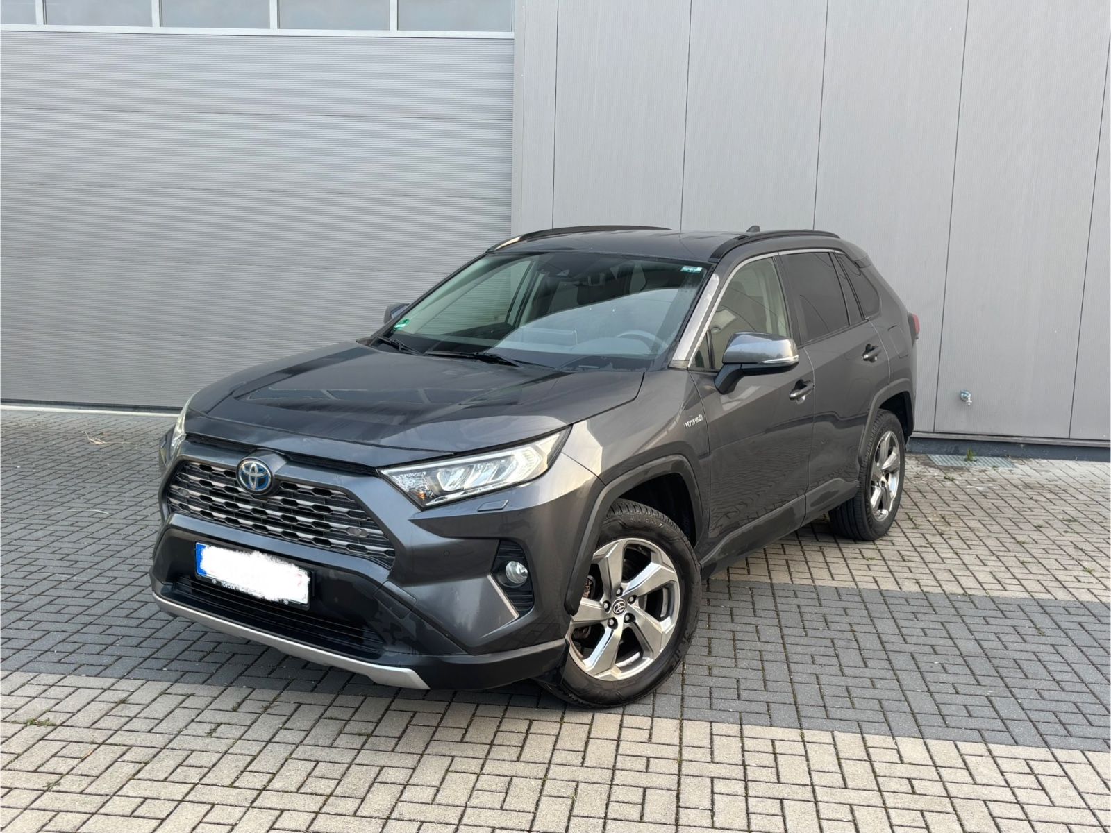 Toyota RAV4 Hybrid 4x2 - Samsaru's Car Outlet