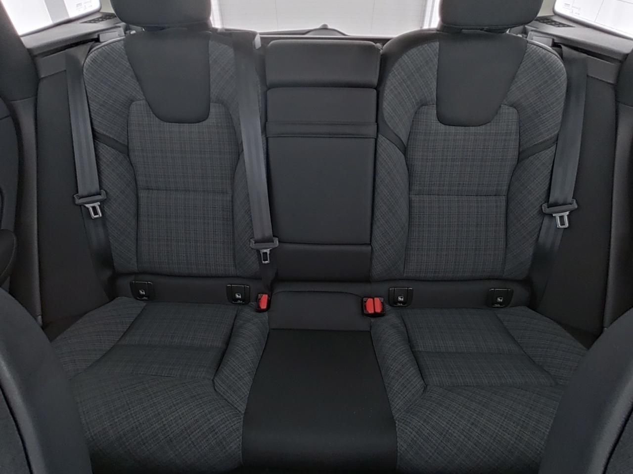 Volvo XC60 B4 Core - Samsaru's Car Outlet