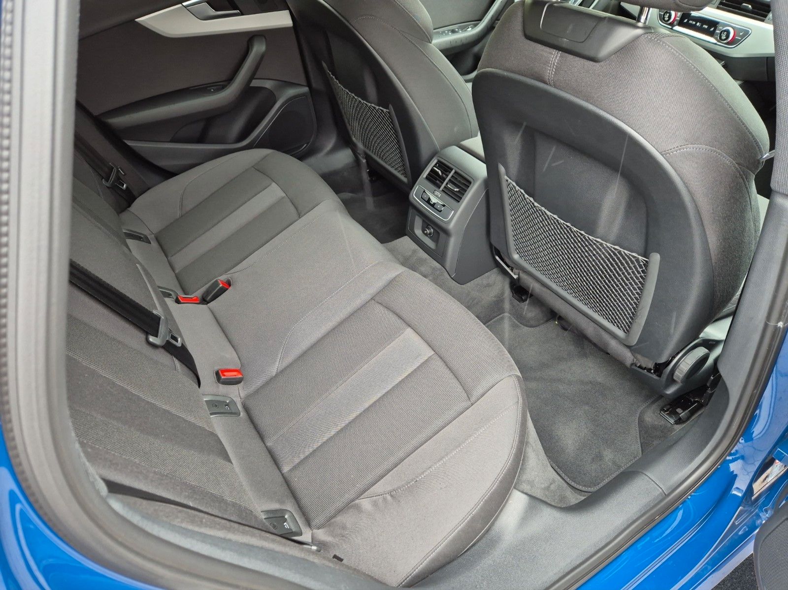 Audi A4 Avant 35 TFSI S line - Samsaru's Car Outlet