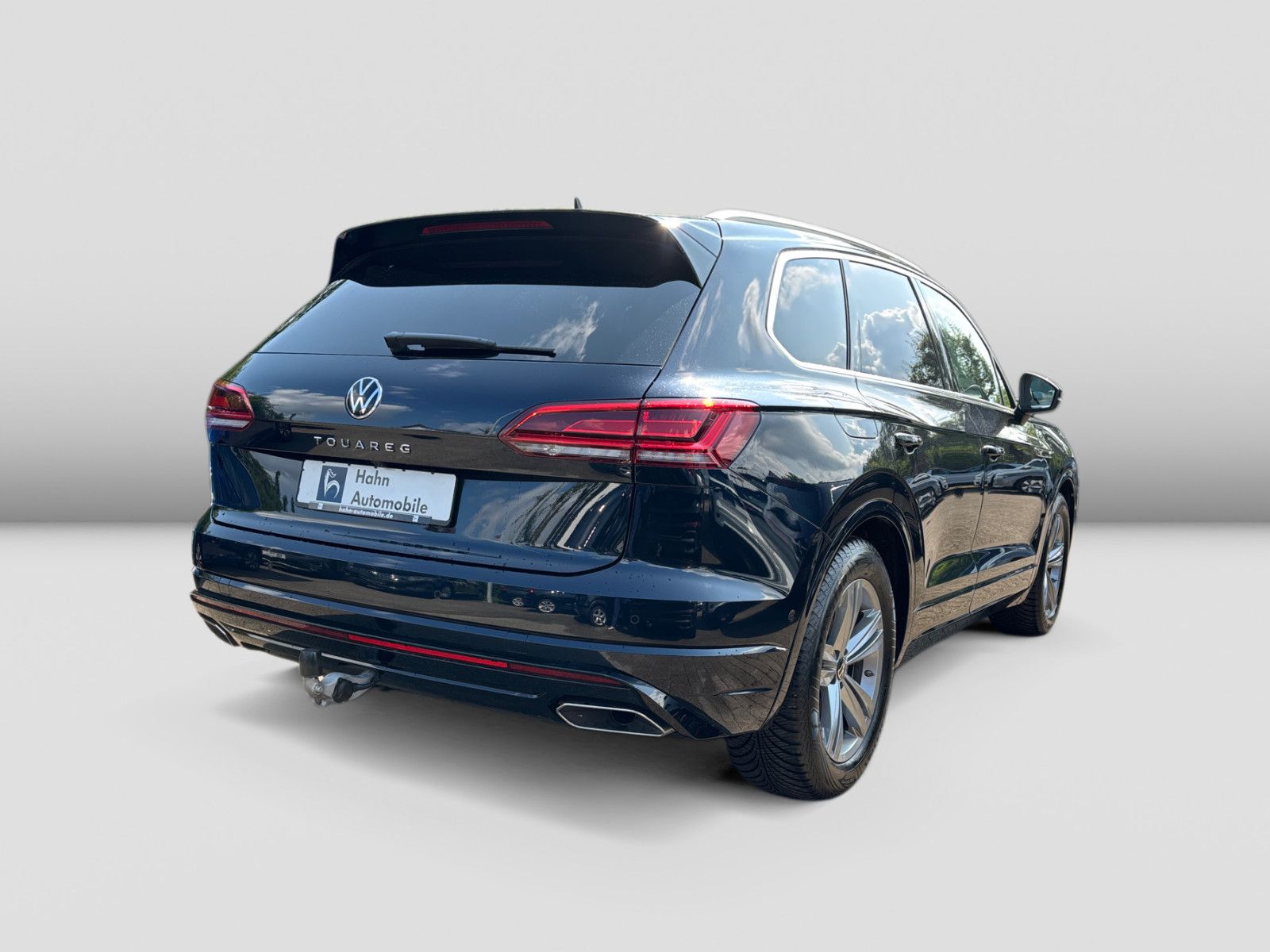 Volkswagen Touareg R-Line 4Mo - Samsaru's Car Outlet