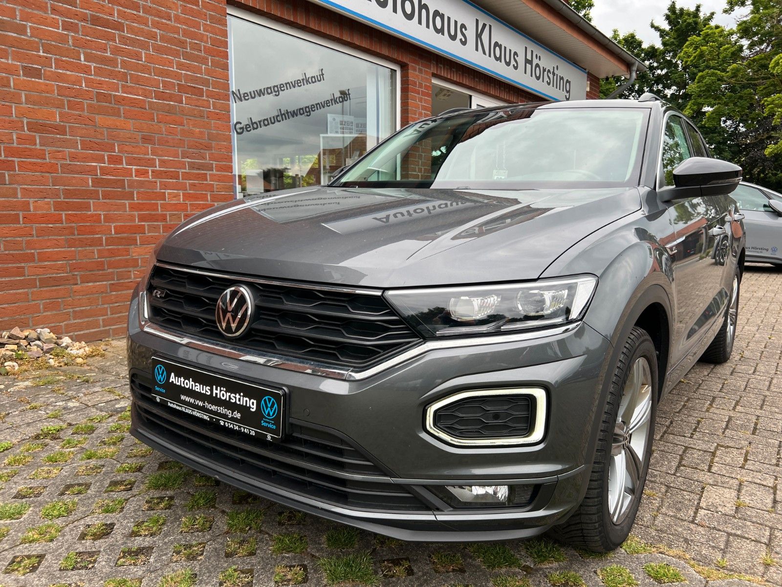 Volkswagen T-Roc Style 1.5TSi DSG R-Line - Samsaru's Car Outlet