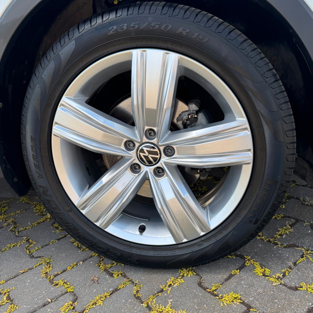 Volkswagen Tiguan Elegance 2.0 TDI - Samsaru's Car Outlet