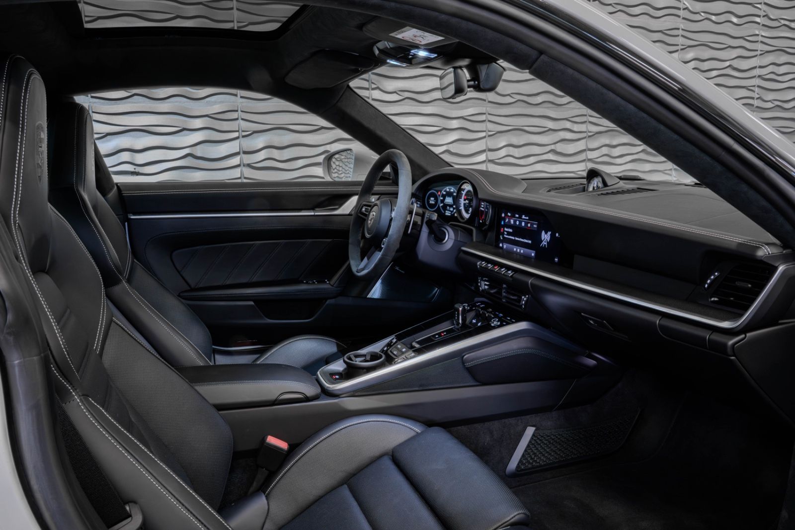 Porsche 911 Turbo S - Samsaru's Car Outlet