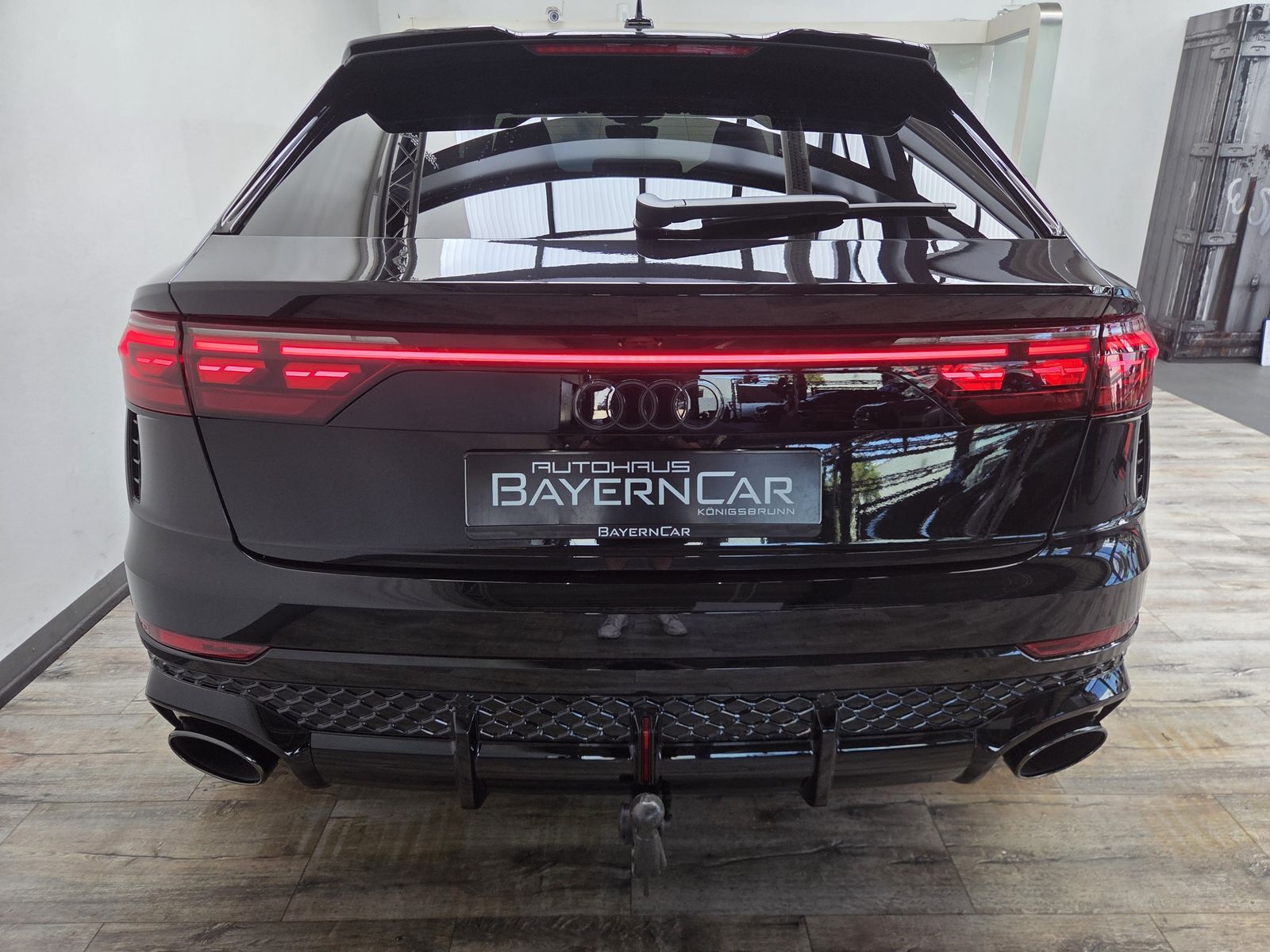 Audi RSQ8 Sportabgas AHK Standhzg. Black+ RS-Design