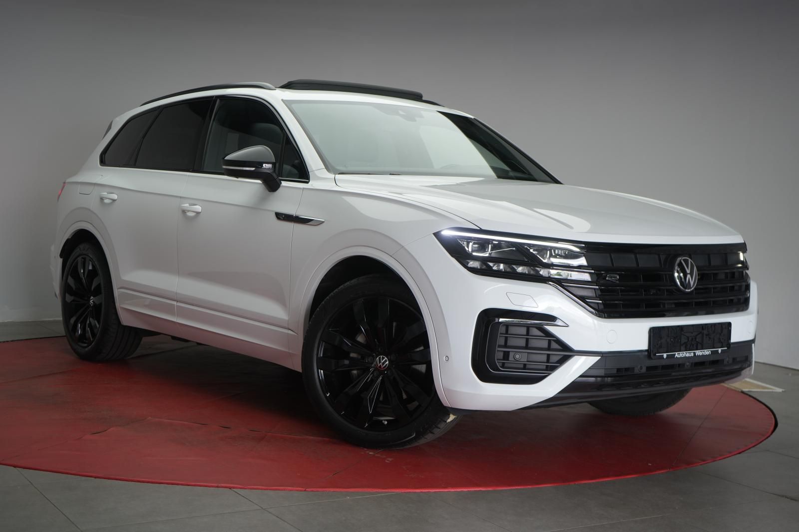 Volkswagen Touareg 3.0 V6 TDI 4Motion R line - Samsaru's Car Outlet