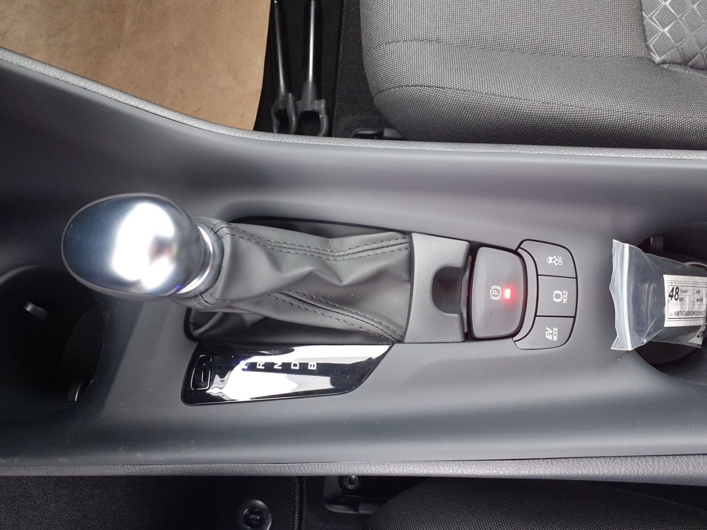 Toyota C-HR 1.8-l-Hybrid Flow - Samsaru's Car Outlet