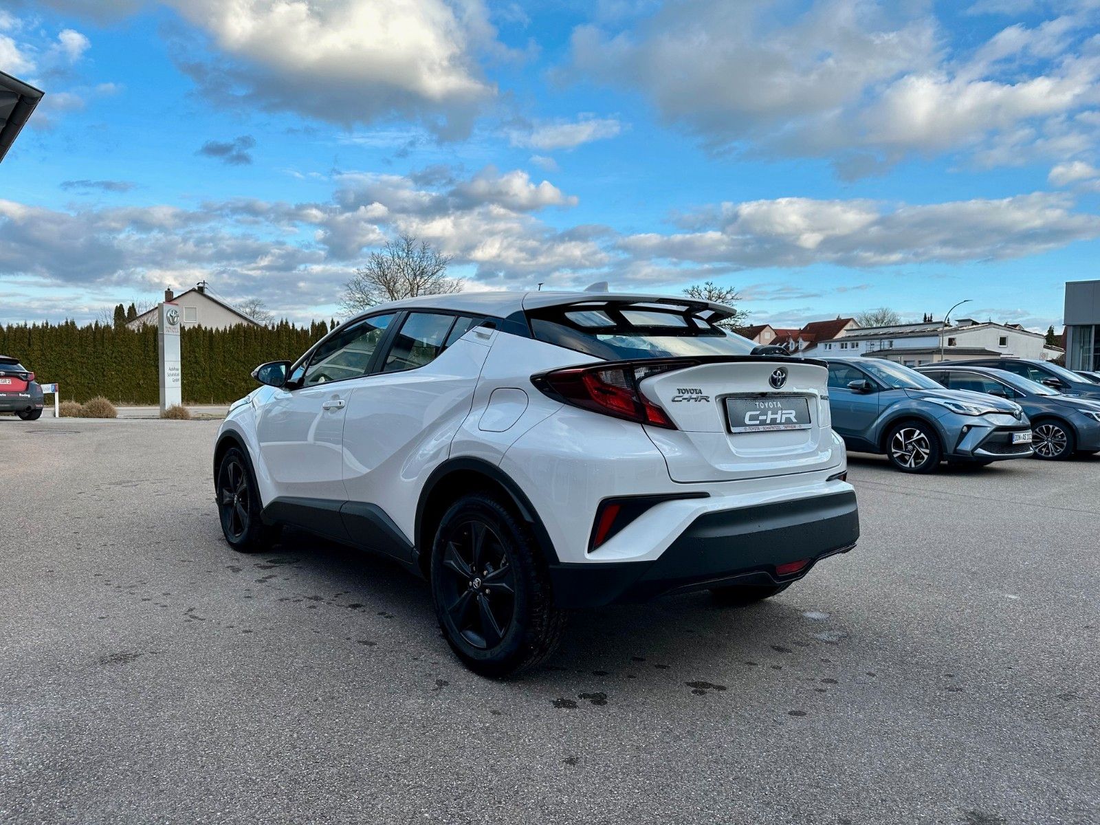Toyota C-HR Flow 1.8-l-VVTi Hybrid - Samsaru's Car Outlet