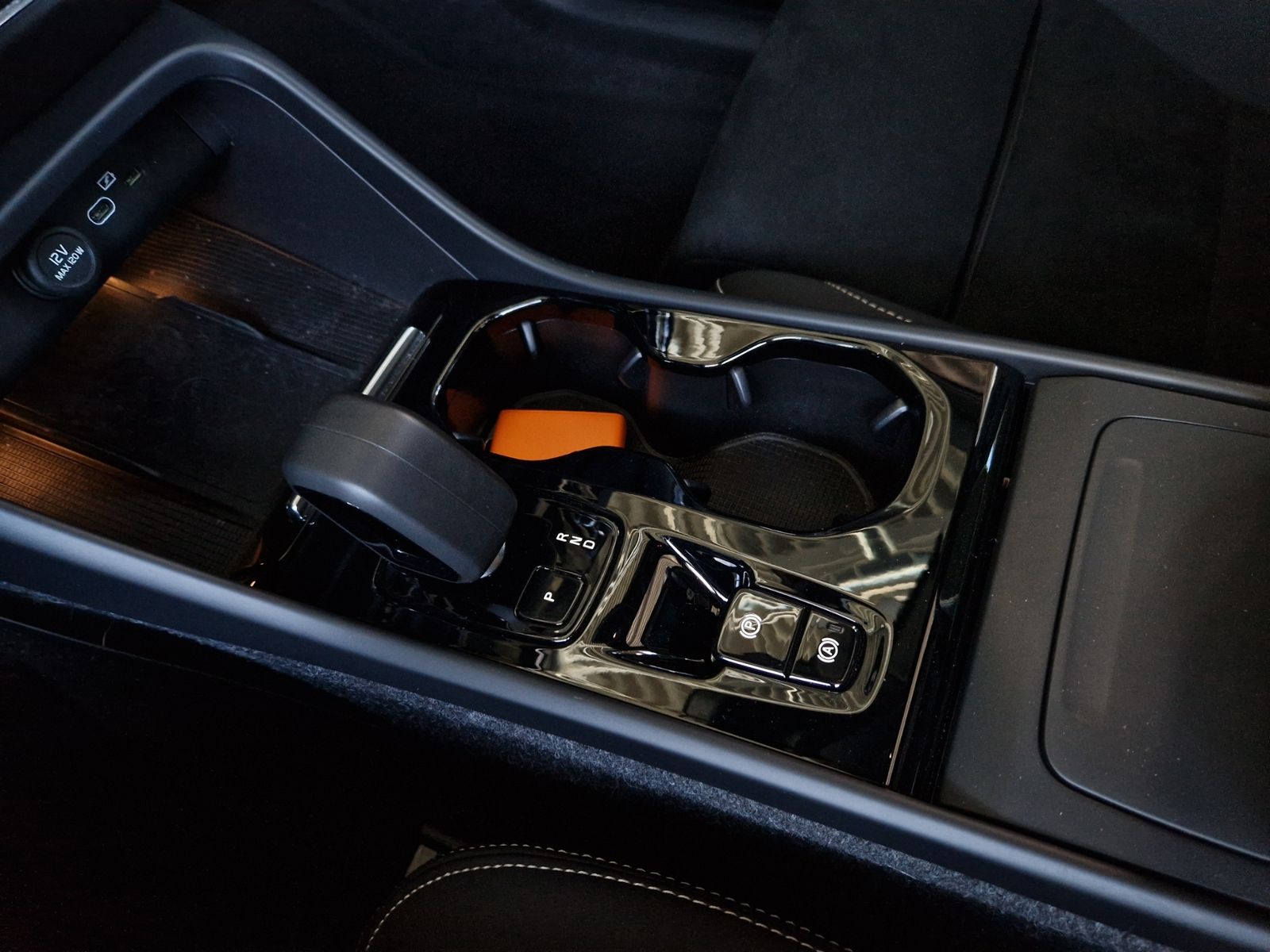 Volvo XC40 Ultra Dark PANO KLIMA ALU AHK NAVI