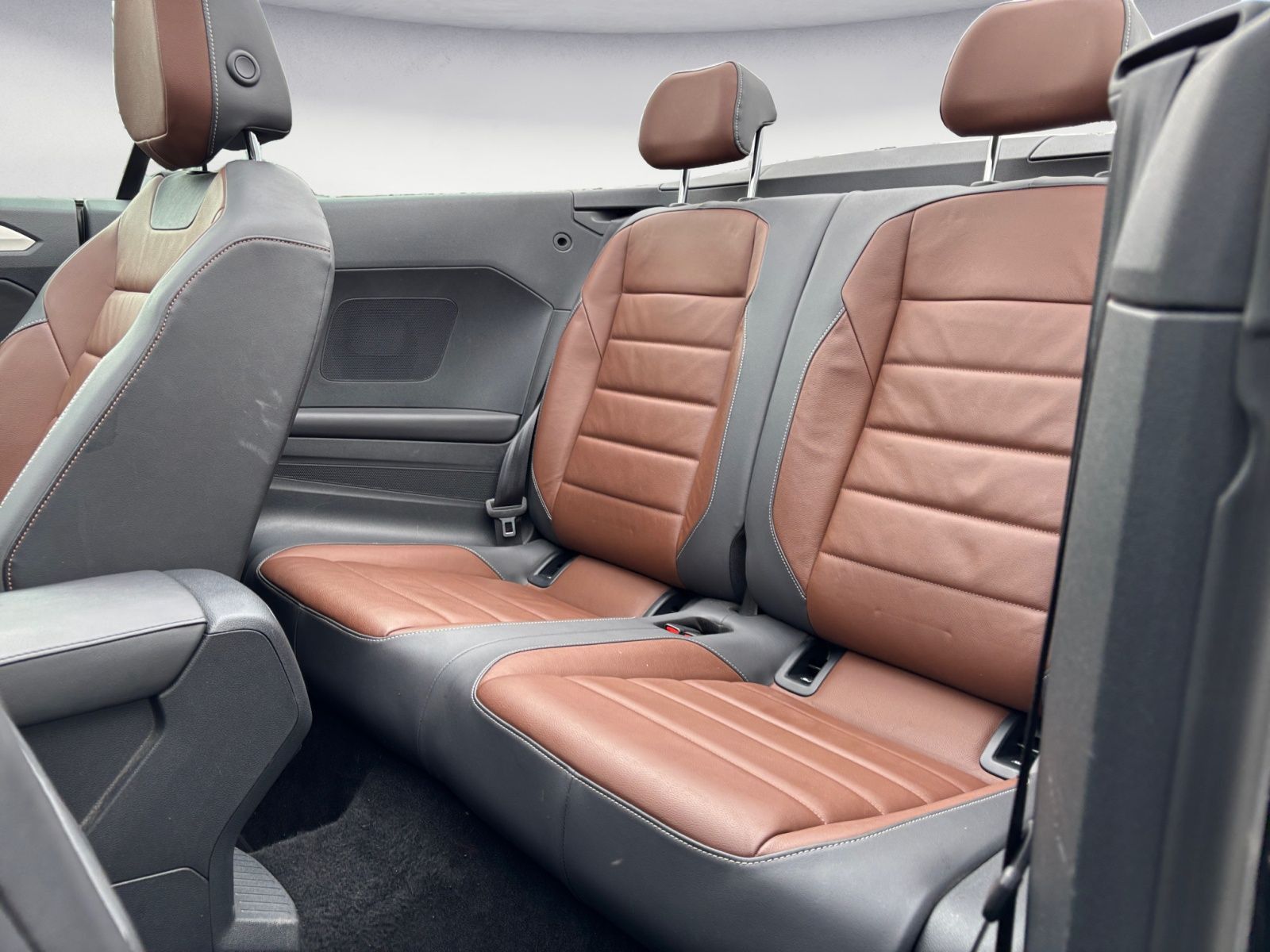 Volkswagen T-Roc 1.5 TSI STYLE DSG - Samsaru's Car Outlet