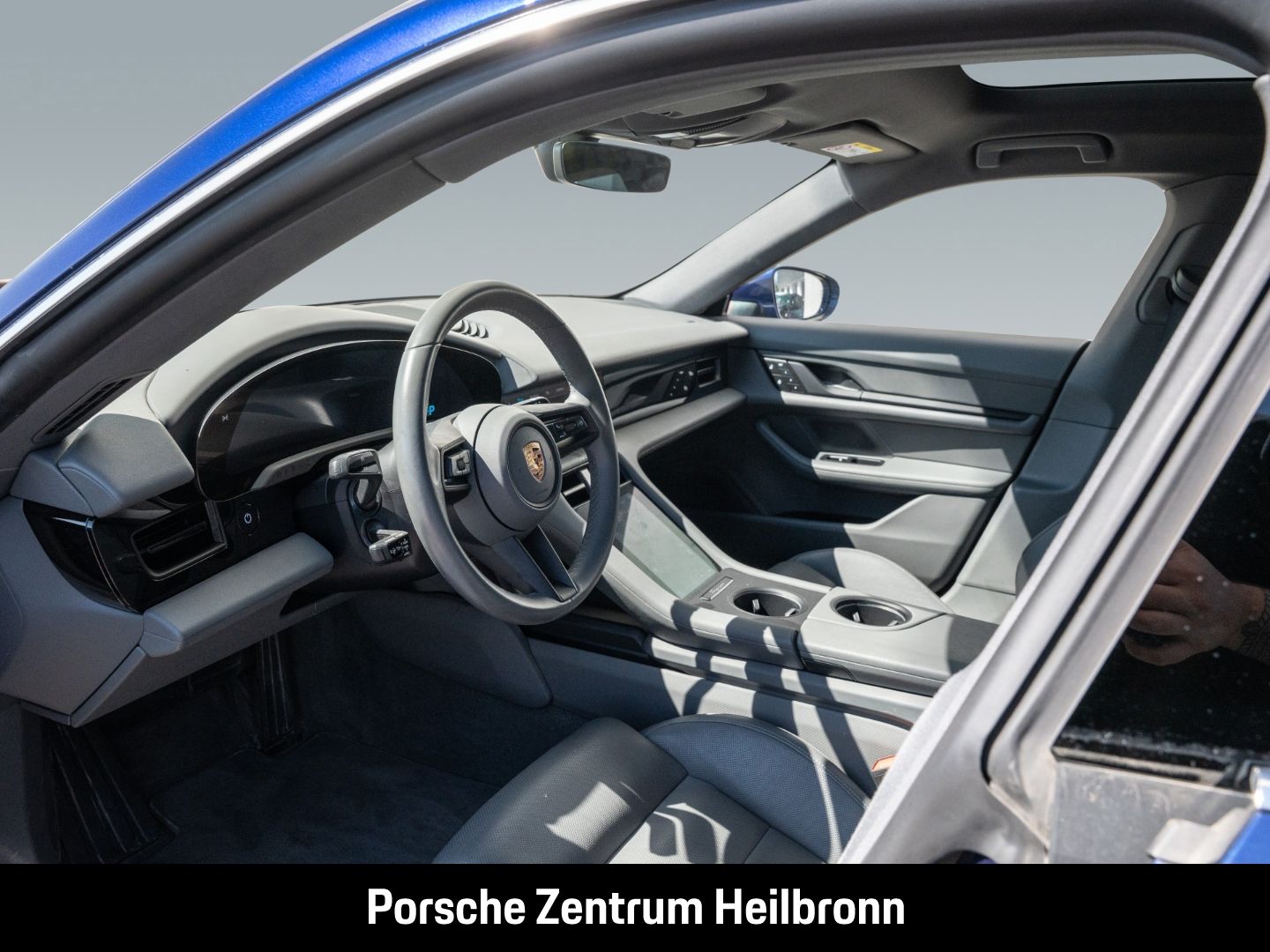 Porsche Taycan 4S Enzianblau Panoramadach Luftfederung