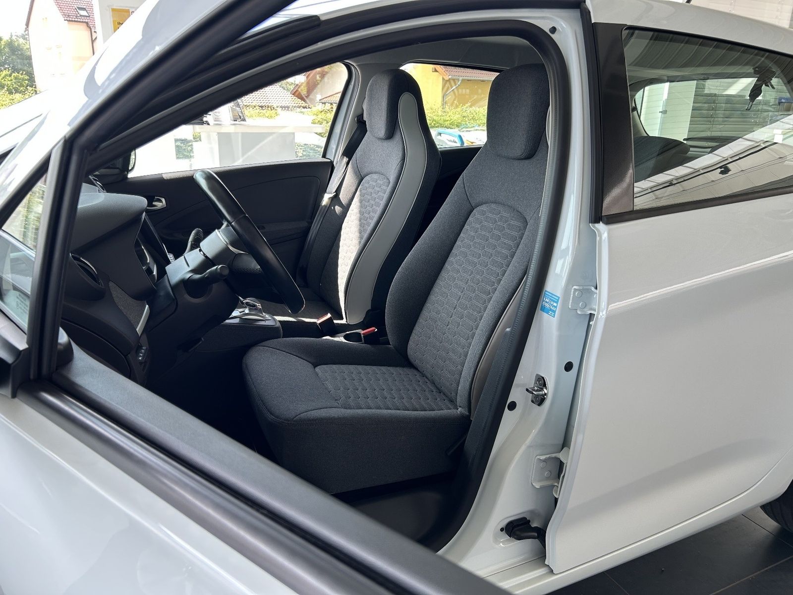 Renault ZOE EXPERIENCE R110 Z.E. 50 - Samsaru's Car Outlet