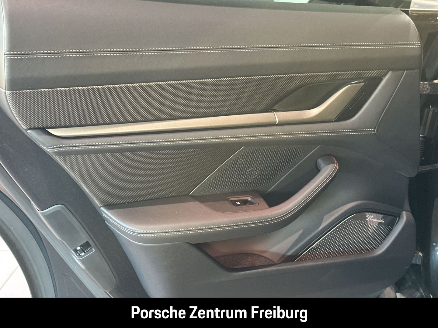 Porsche Taycan Turbo S Cross Turismo Burmester InnoDrive