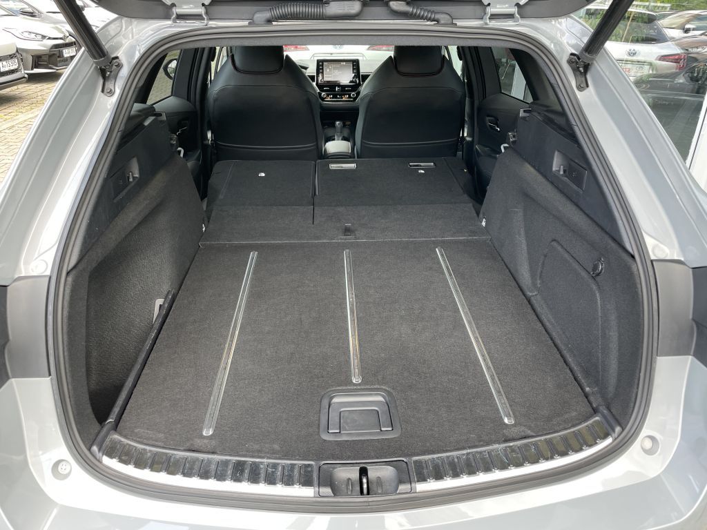 Toyota Corolla 2.0 Hybrid Touring Sports Lounge - Samsaru's Car Outlet