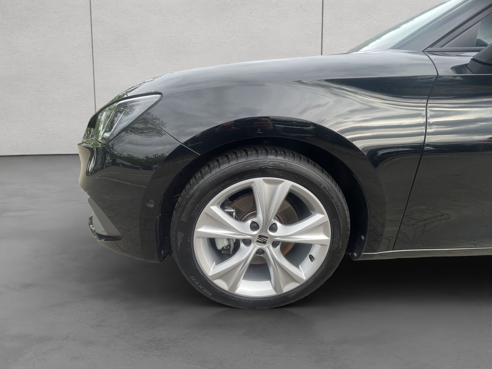 Seat Leon Sportstourer 2.0 TDI DSG FR AHK/Kamera/Navi