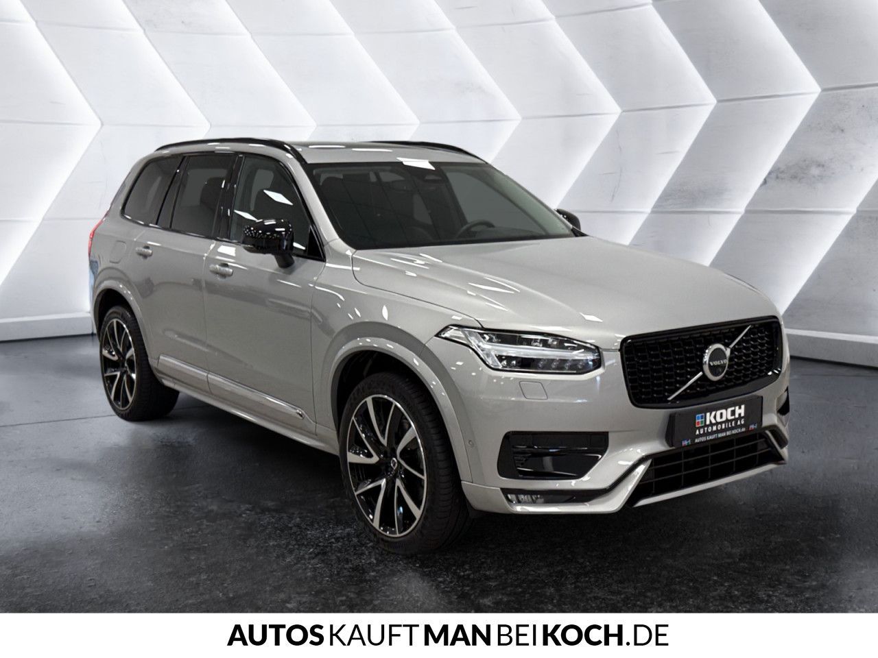 Volvo XC90 B5 D AWD Plus Dark PANO STDHz AHK VLED 360