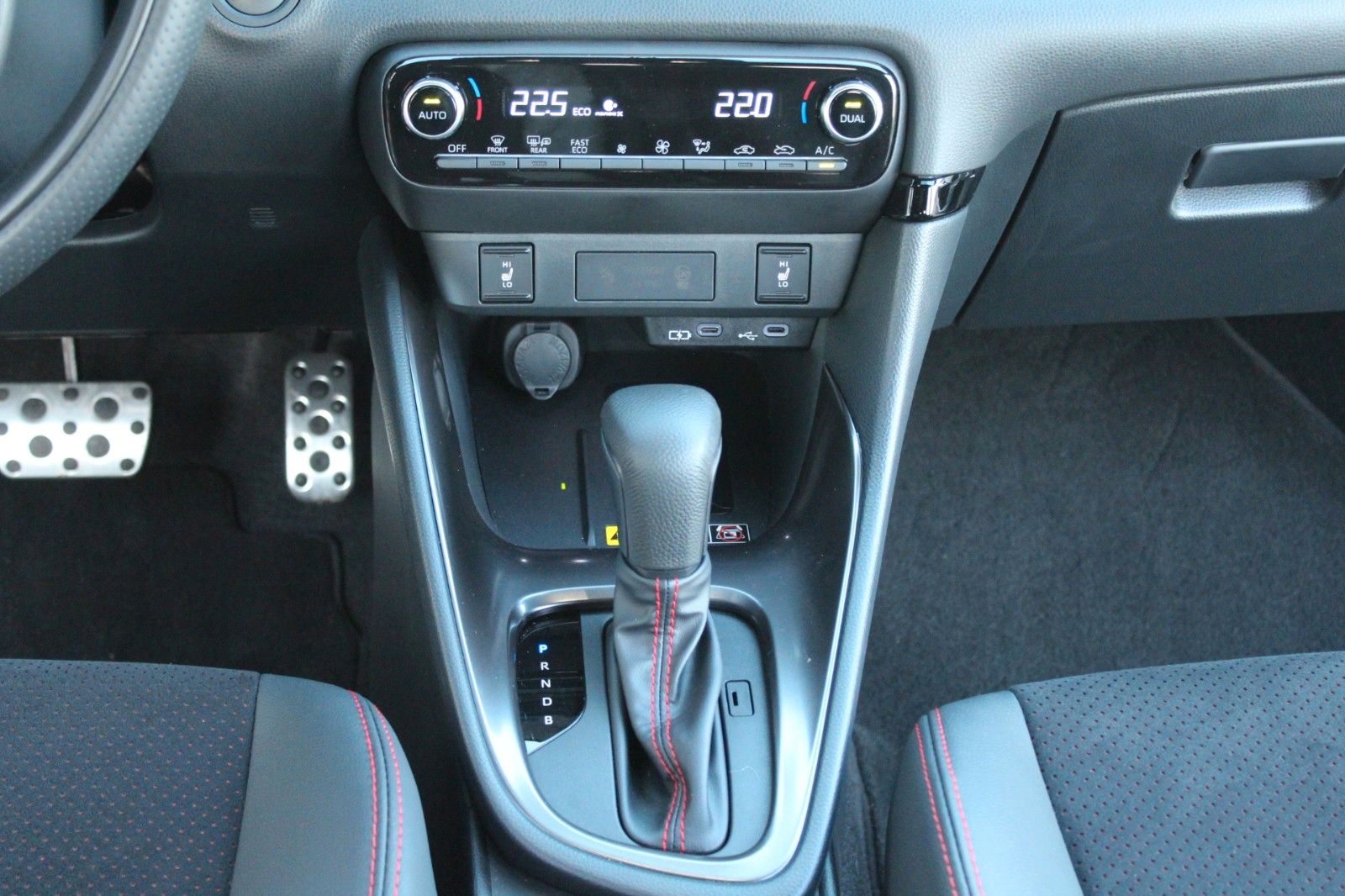 Toyota Yaris Hybrid GR Sport*LED*PDC*KAMERA*HEAD-UP*JBL