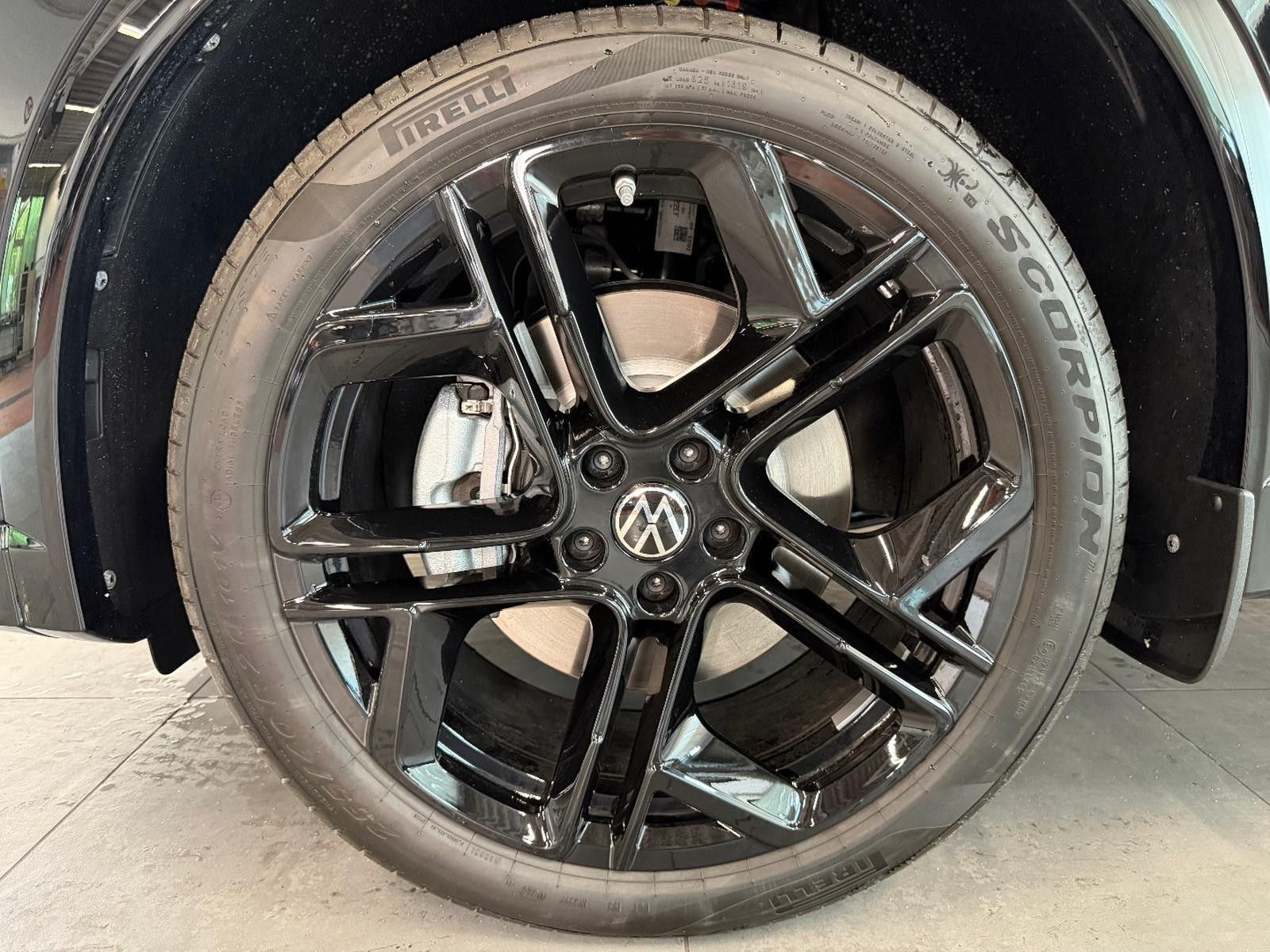 Volkswagen Tiguan 2.0 TDI 4M R-Line PANO LEDER HEAD UP 360°