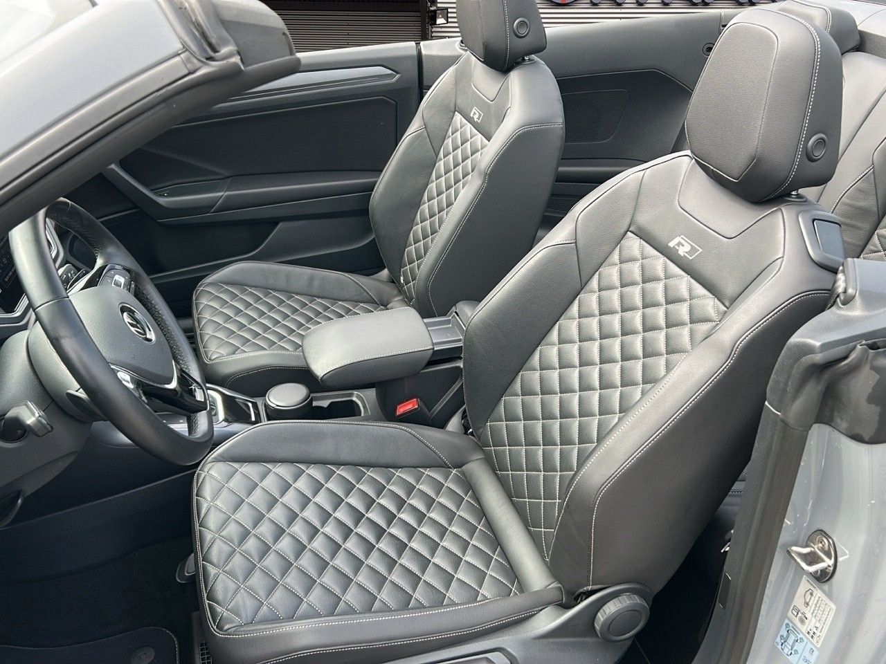 Volkswagen T-Roc R-Line Edition Plus - Samsaru's Car Outlet