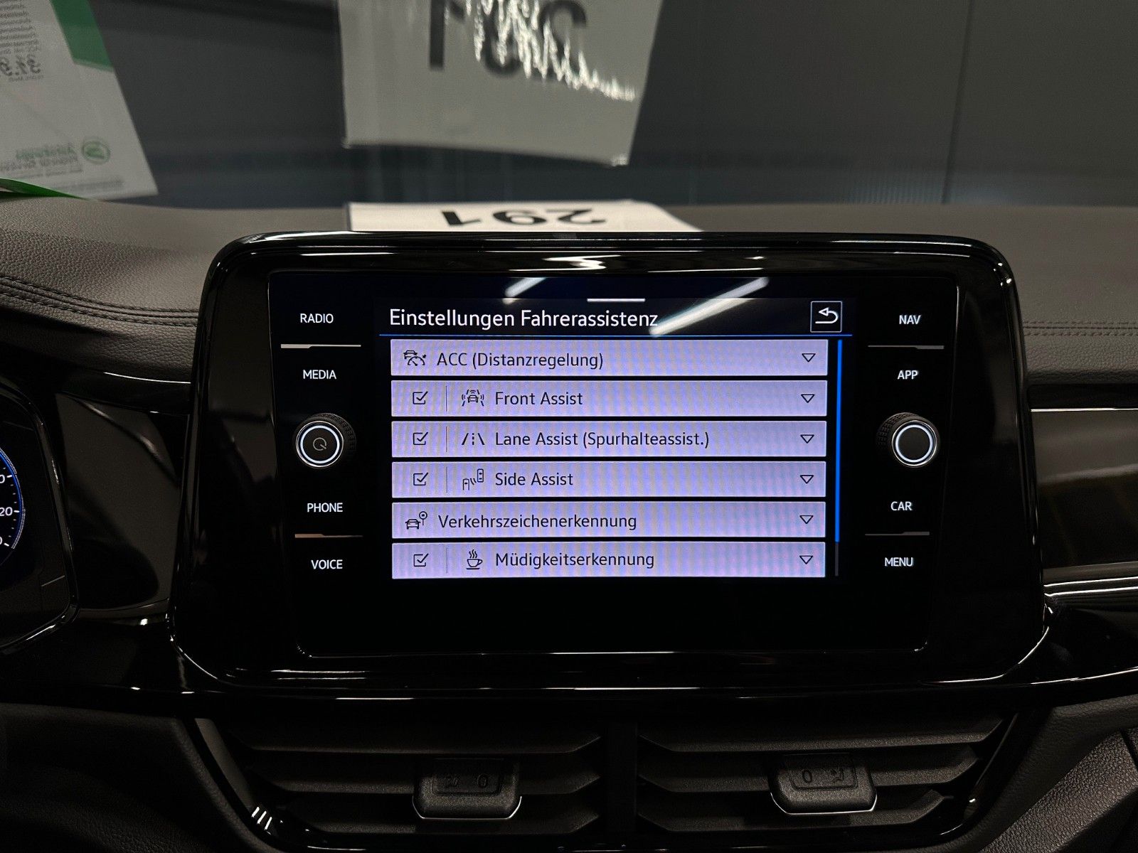 Volkswagen T-Roc R-Line Black - Samsaru's Car Outlet