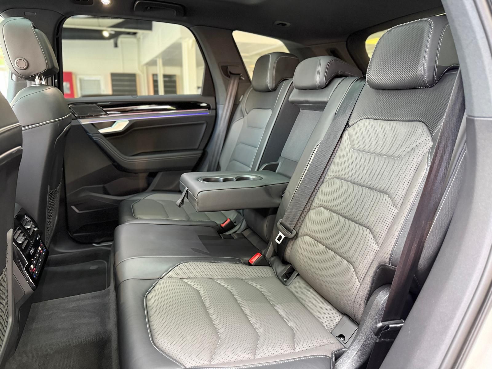 Volkswagen Touareg 3.0 TDI 4M R-Line Pano*HuD*StHzg*Massage